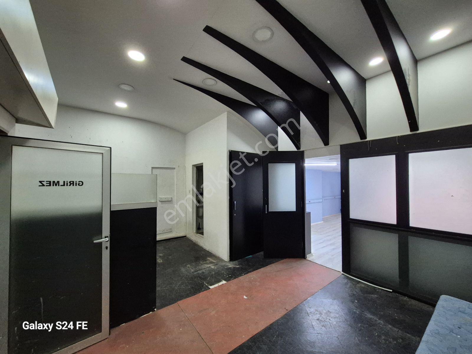 Alsancak Merkezde Bahçeli Ön Kullanımlı Satılık Büyük Dükkan - Görsel 21
