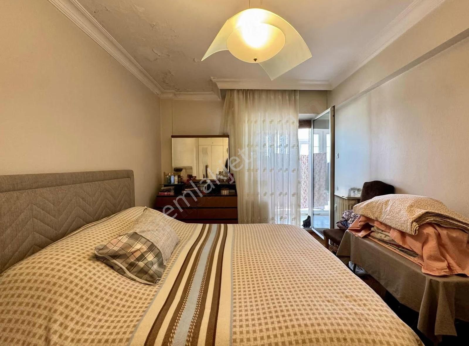 Alsancak Talatpaşa Caddesin'de 4+1 Satılık Çift Cephe Daire - Görsel 14