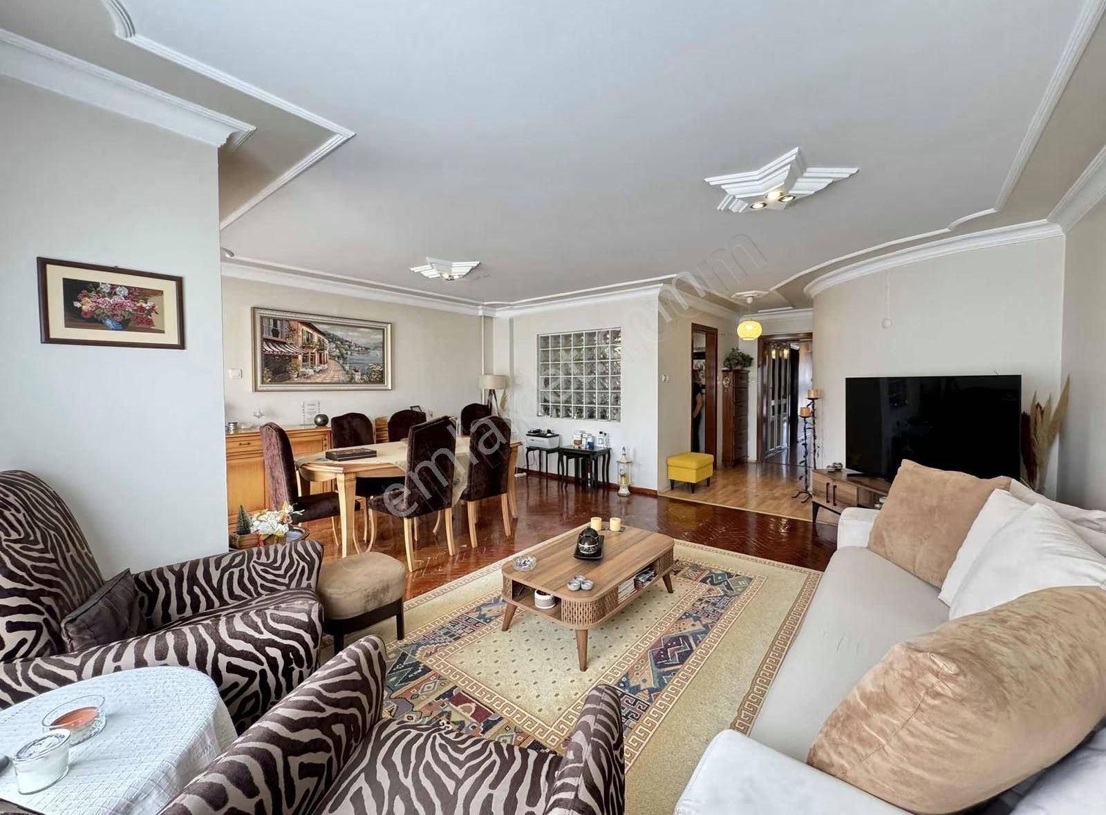 Alsancak Talatpaşa Caddesin'de 4+1 Satılık Çift Cephe Daire - Görsel 16