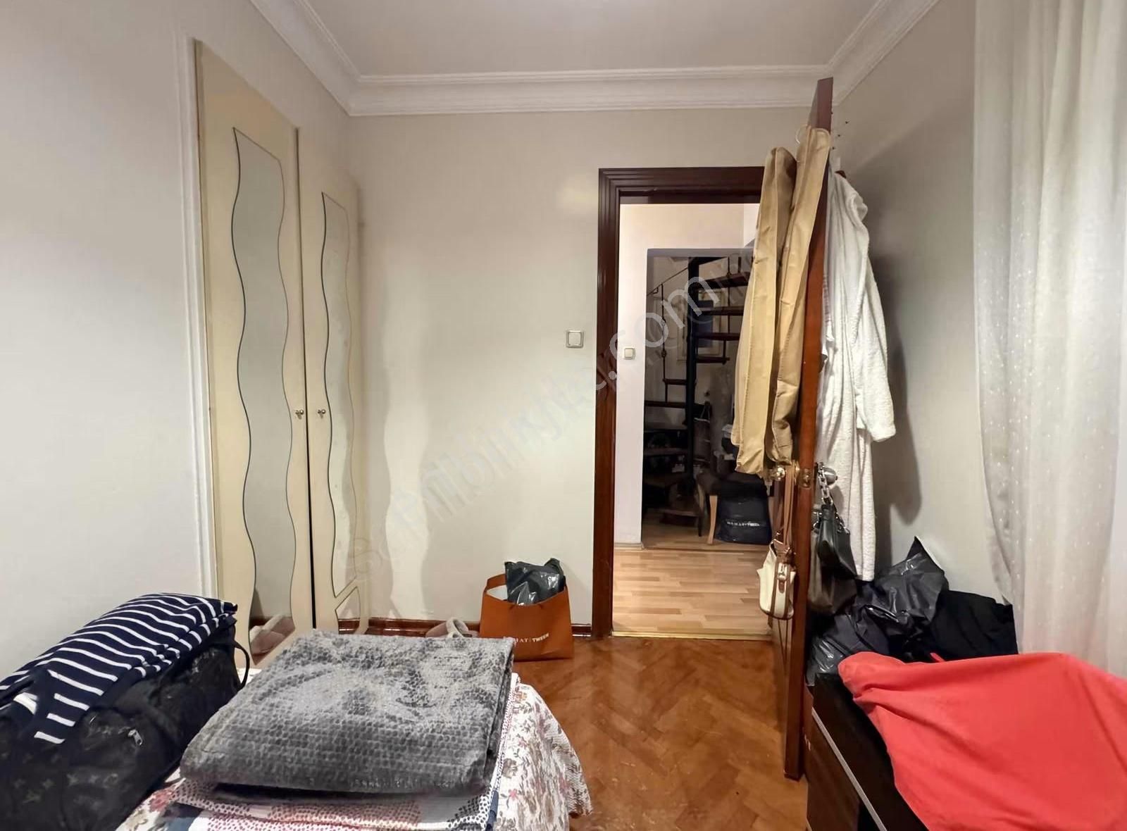 Alsancak Talatpaşa Caddesin'de 4+1 Satılık Çift Cephe Daire - Görsel 23