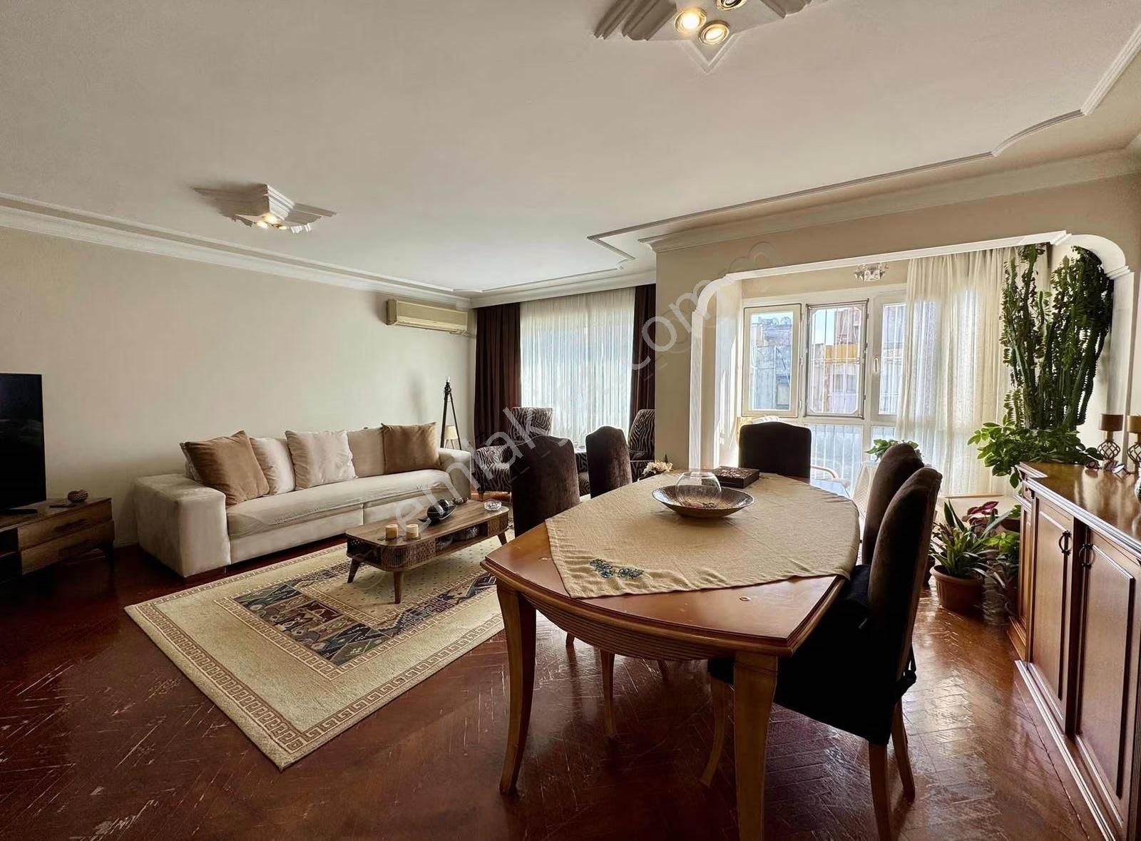 Alsancak Talatpaşa Caddesin'de 4+1 Satılık Çift Cephe Daire - Görsel 13