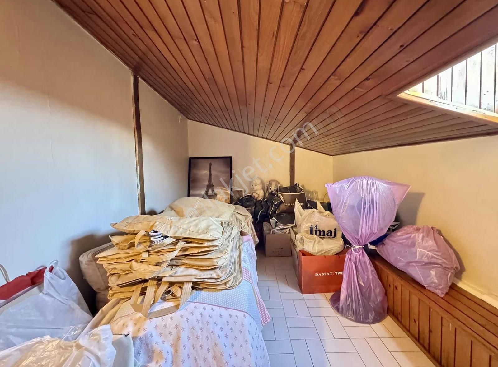 Alsancak Talatpaşa Caddesin'de 4+1 Satılık Çift Cephe Daire - Görsel 15