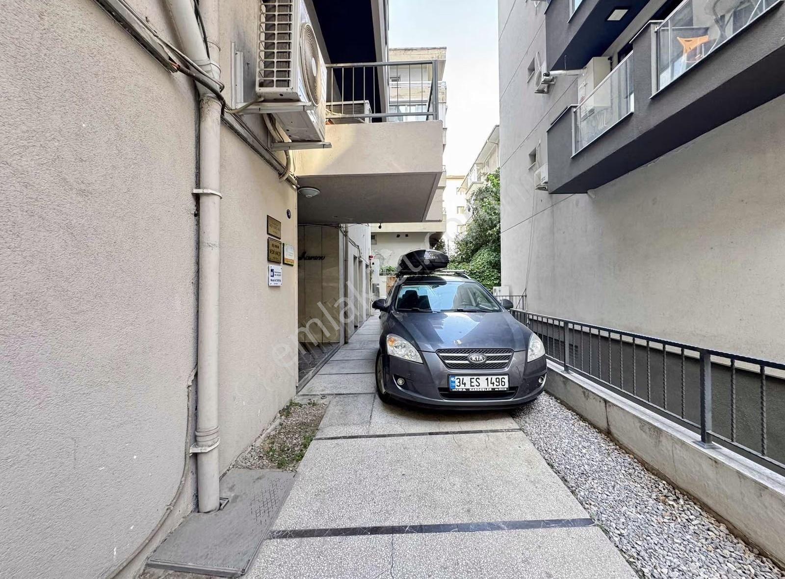 Alsancak Talatpaşa Caddesin'de 4+1 Satılık Çift Cephe Daire - Görsel 25