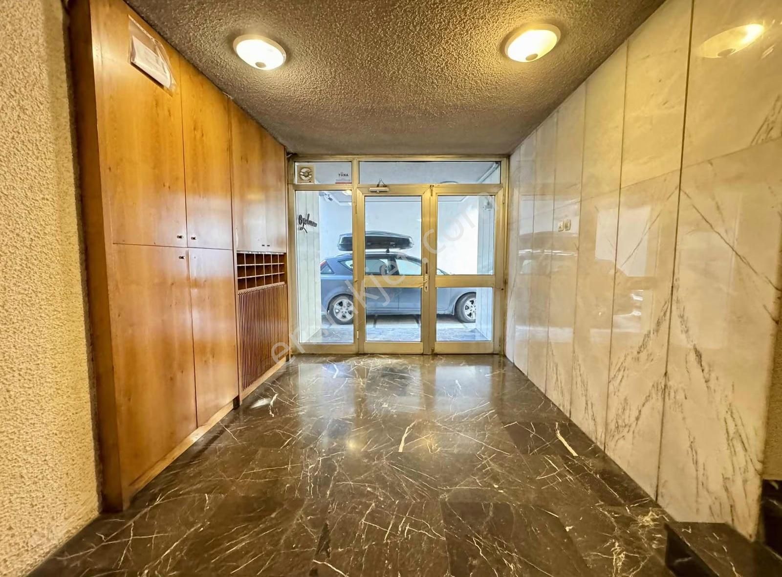 Alsancak Talatpaşa Caddesin'de 4+1 Satılık Çift Cephe Daire - Görsel 26