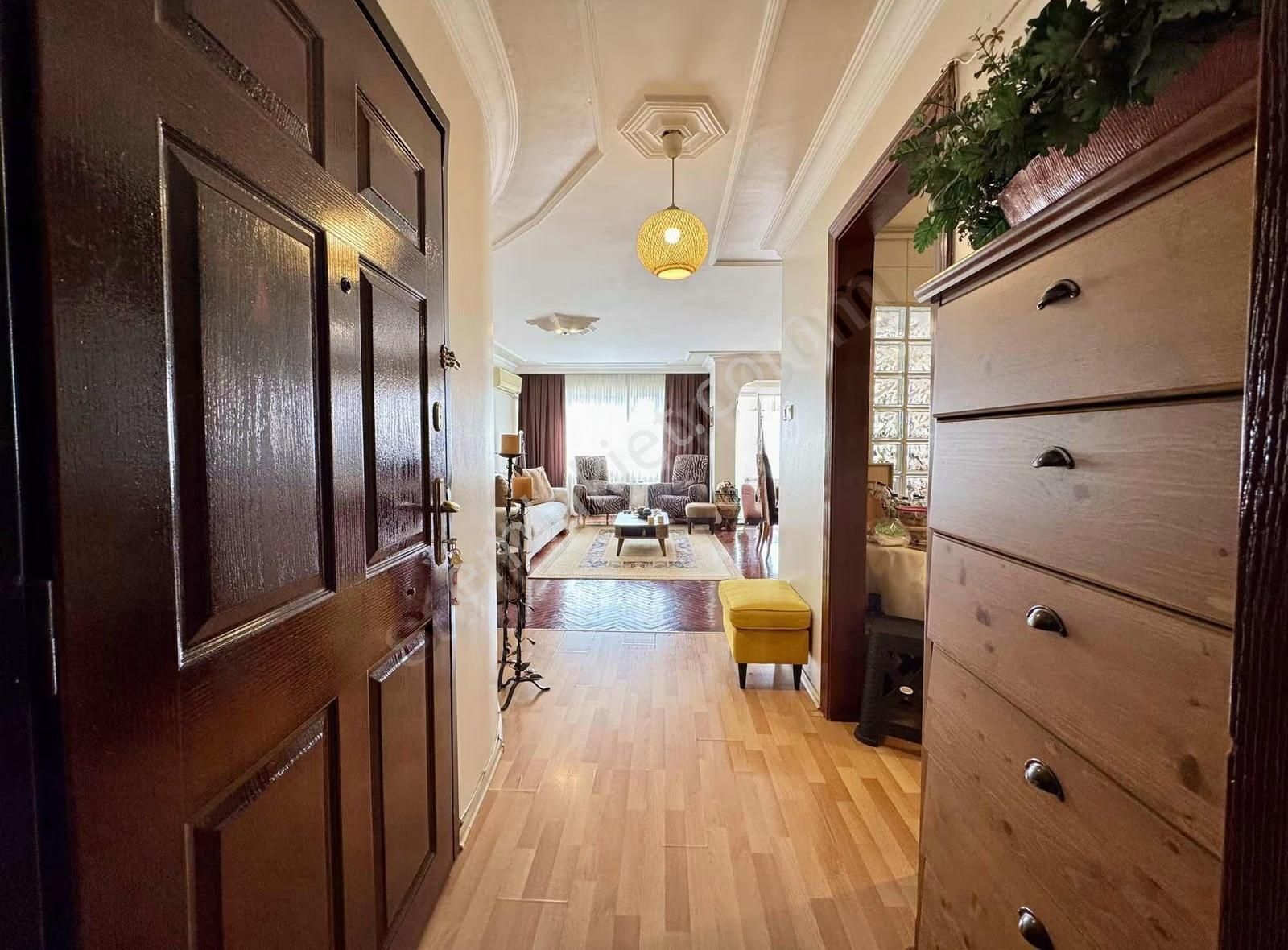 Alsancak Talatpaşa Caddesin'de 4+1 Satılık Çift Cephe Daire - Görsel 31