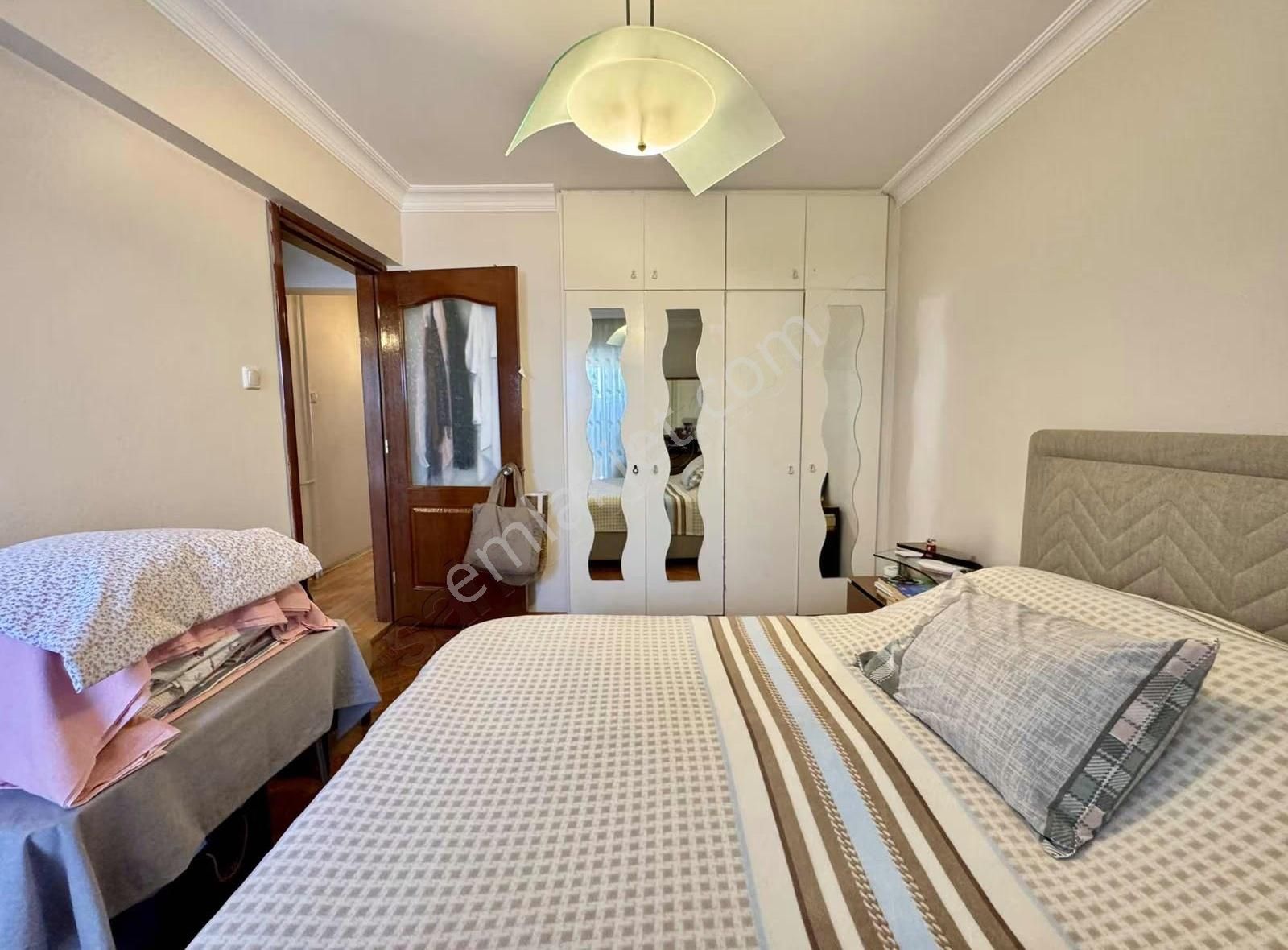 Alsancak Talatpaşa Caddesin'de 4+1 Satılık Çift Cephe Daire - Görsel 19