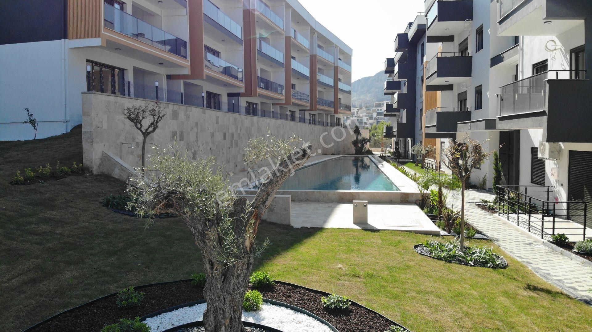 Değirmendere Mevkiinde Doğalgazlı Asansörlü Otoparklı Yüzme Havuzlu Sitede 1+1 60m2 Daireler