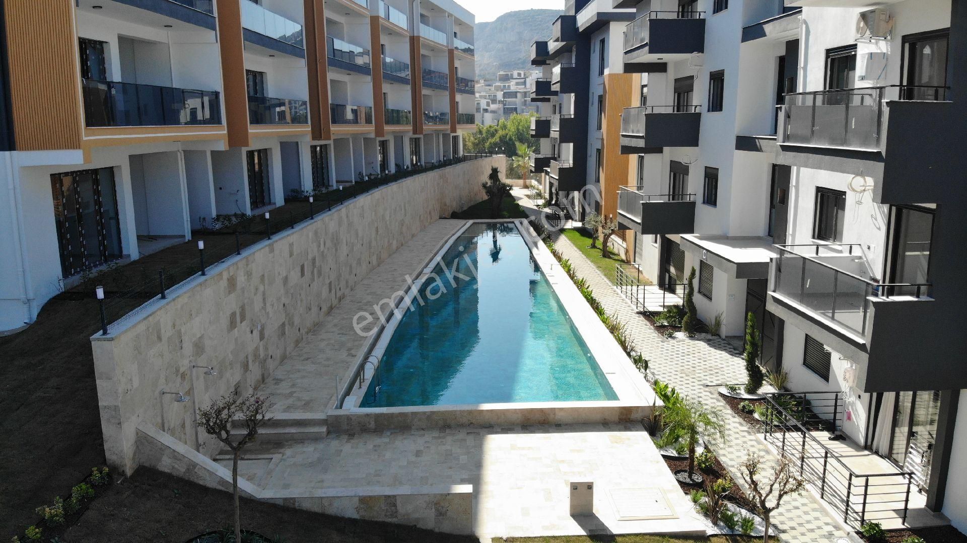 Değirmendere Mevkiinde Doğalgazlı Asansörlü Otoparklı Yüzme Havuzlu Sitede 2+1 3+1 Daireler