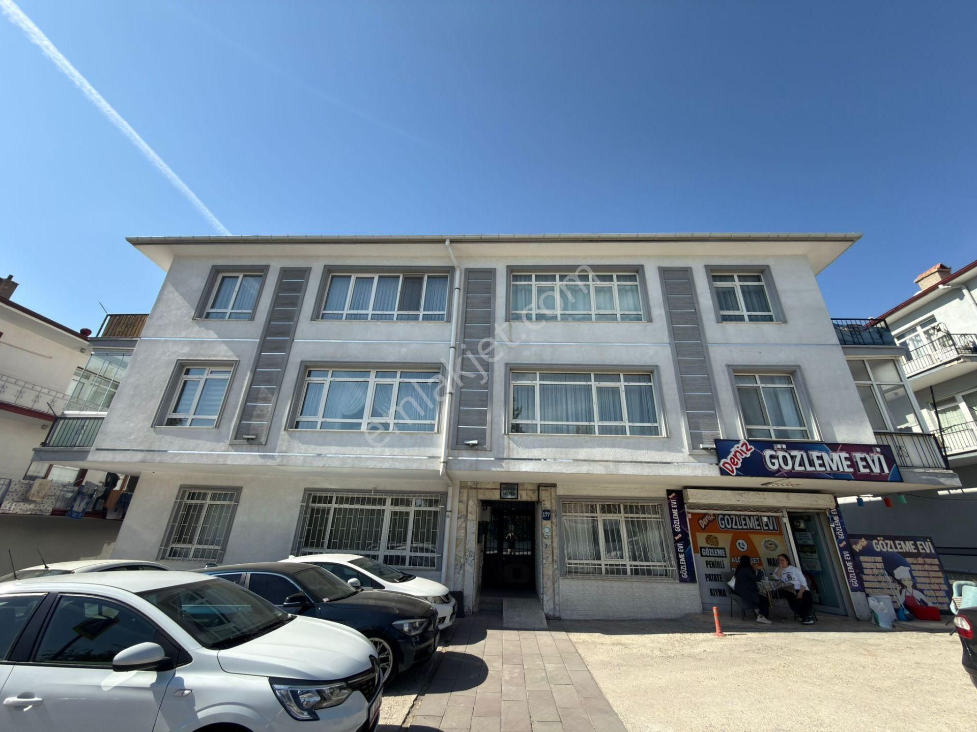 Sanatoryum Caddesi Üzerinde Bakımlı 3+1 Kiralık Daire