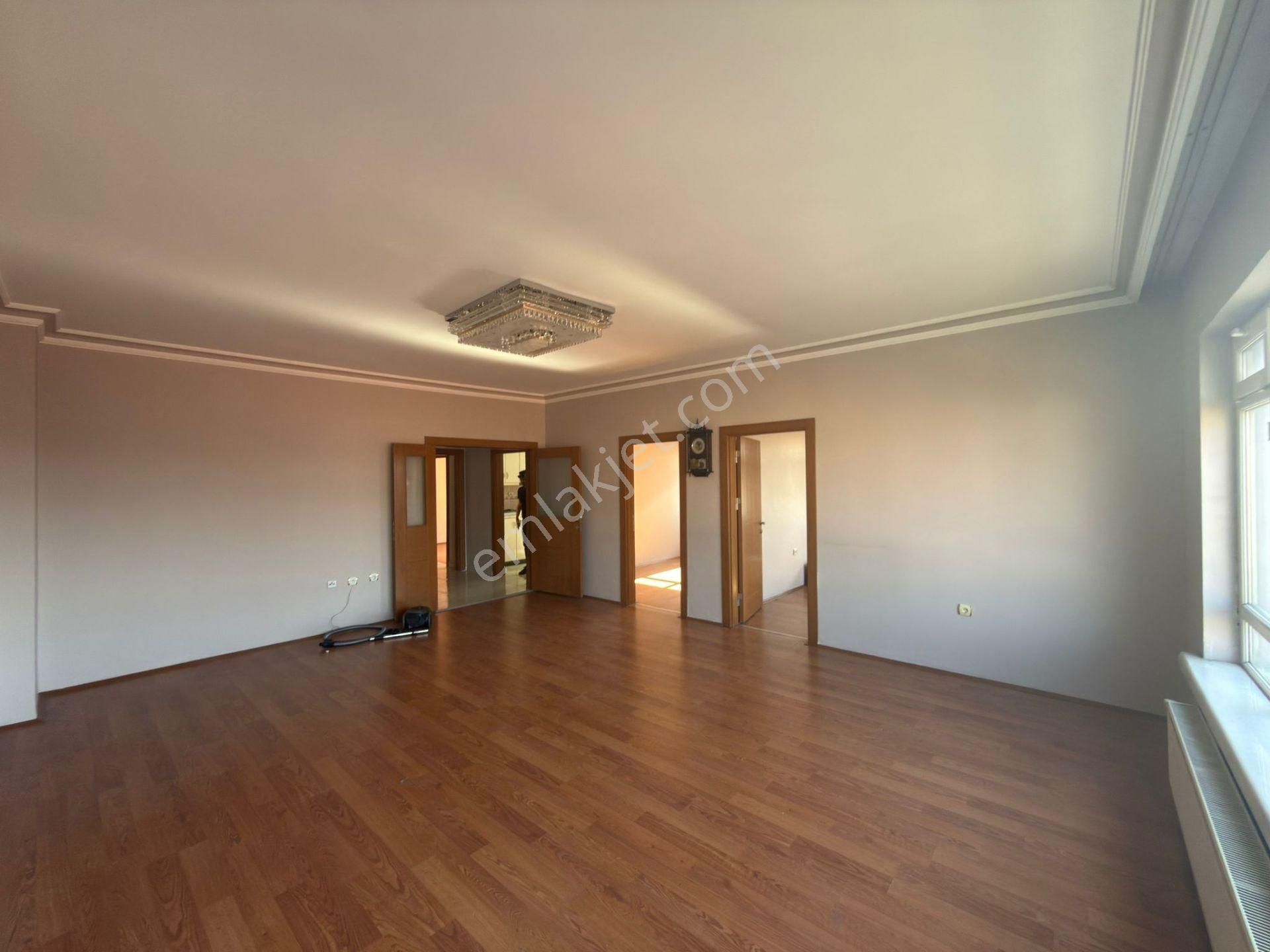 Sanatoryum Caddesi Üzerinde Bakımlı 3+1 Kiralık Daire - Görsel 12