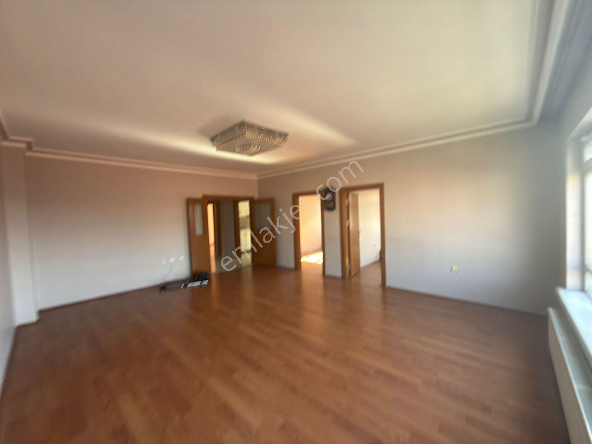 Sanatoryum Caddesi Üzerinde Bakımlı 3+1 Kiralık Daire - Görsel 16