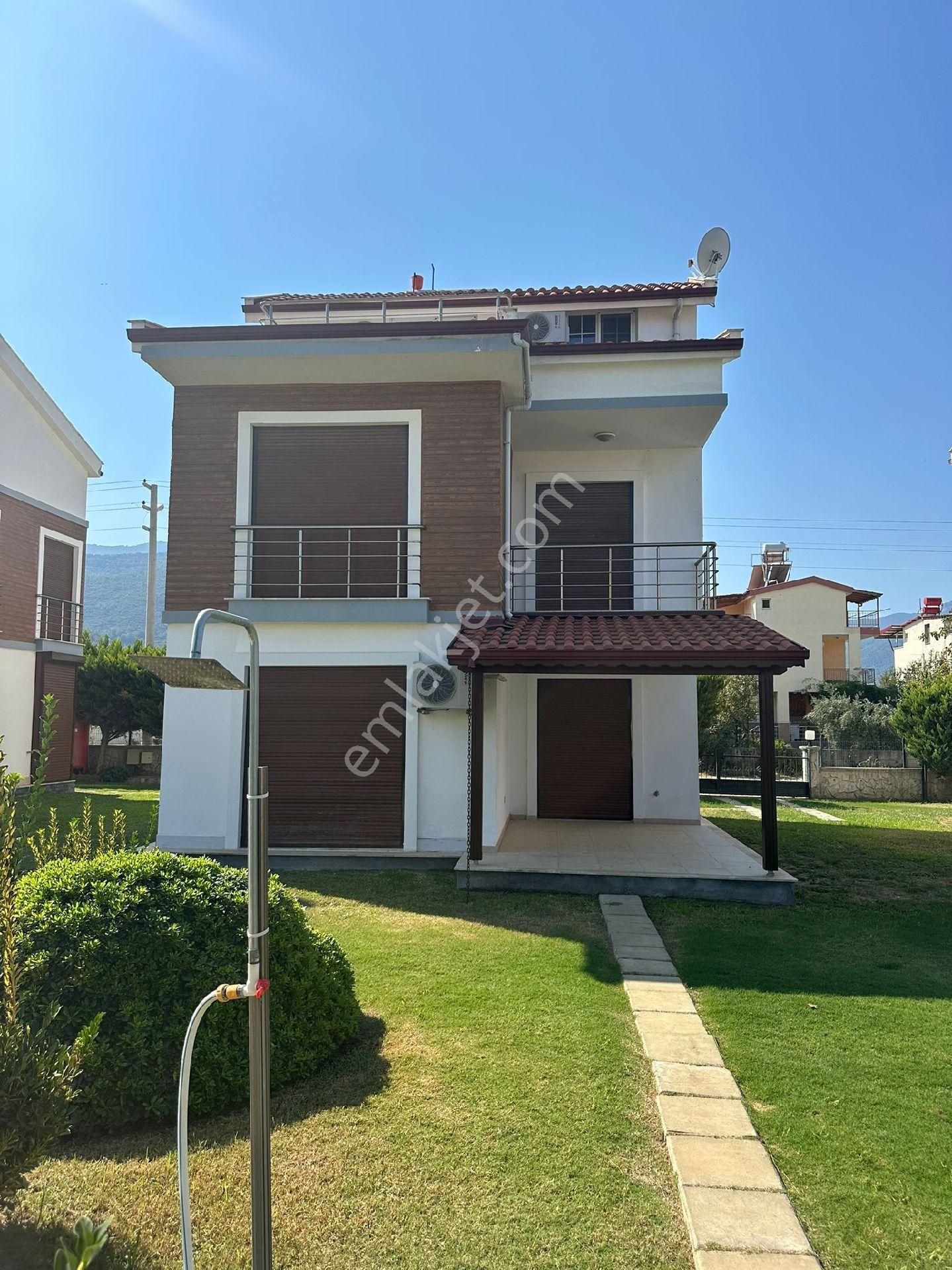 Kuşadası Davutlar Sahilinde Ortak Havuzlu Sitede Eşyalı Satılık 4+1 Tek Müstakil Villa - Görsel 14