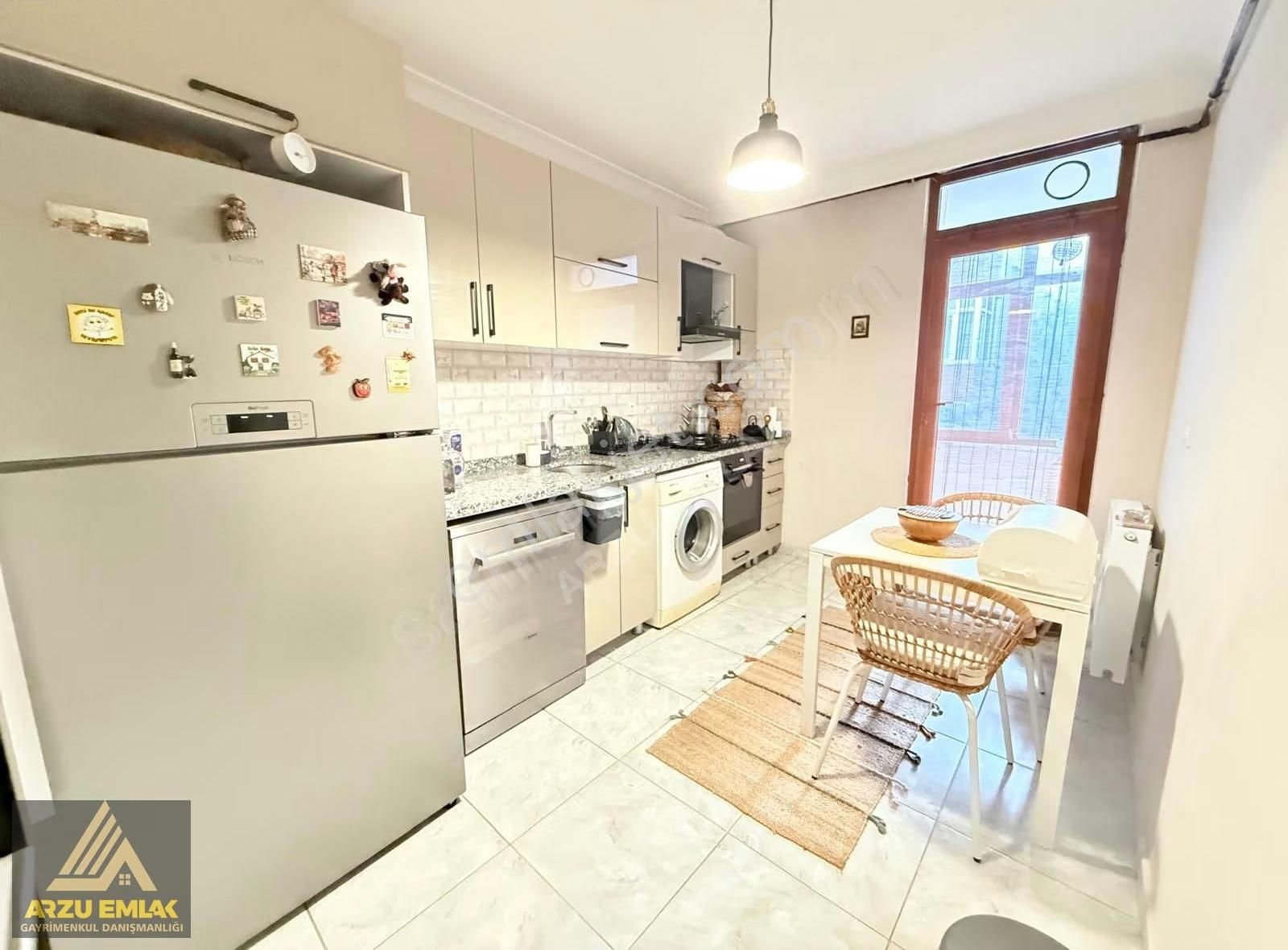Arzu Emlaktan Satılık 75.yıl Mah. 6 Yaşında Asansörlü 2+1 Daire