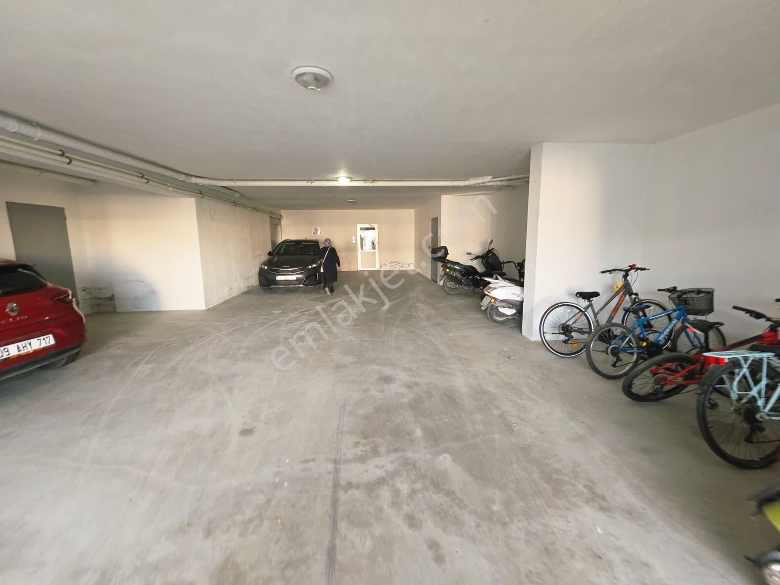 Aclass'dan Kuşadasında Satılık-manzara-güvenlik-havuz-peyzaj-kapalı Otopark-yeni-doğalgazlı-lüx 3+1 - Görsel 3