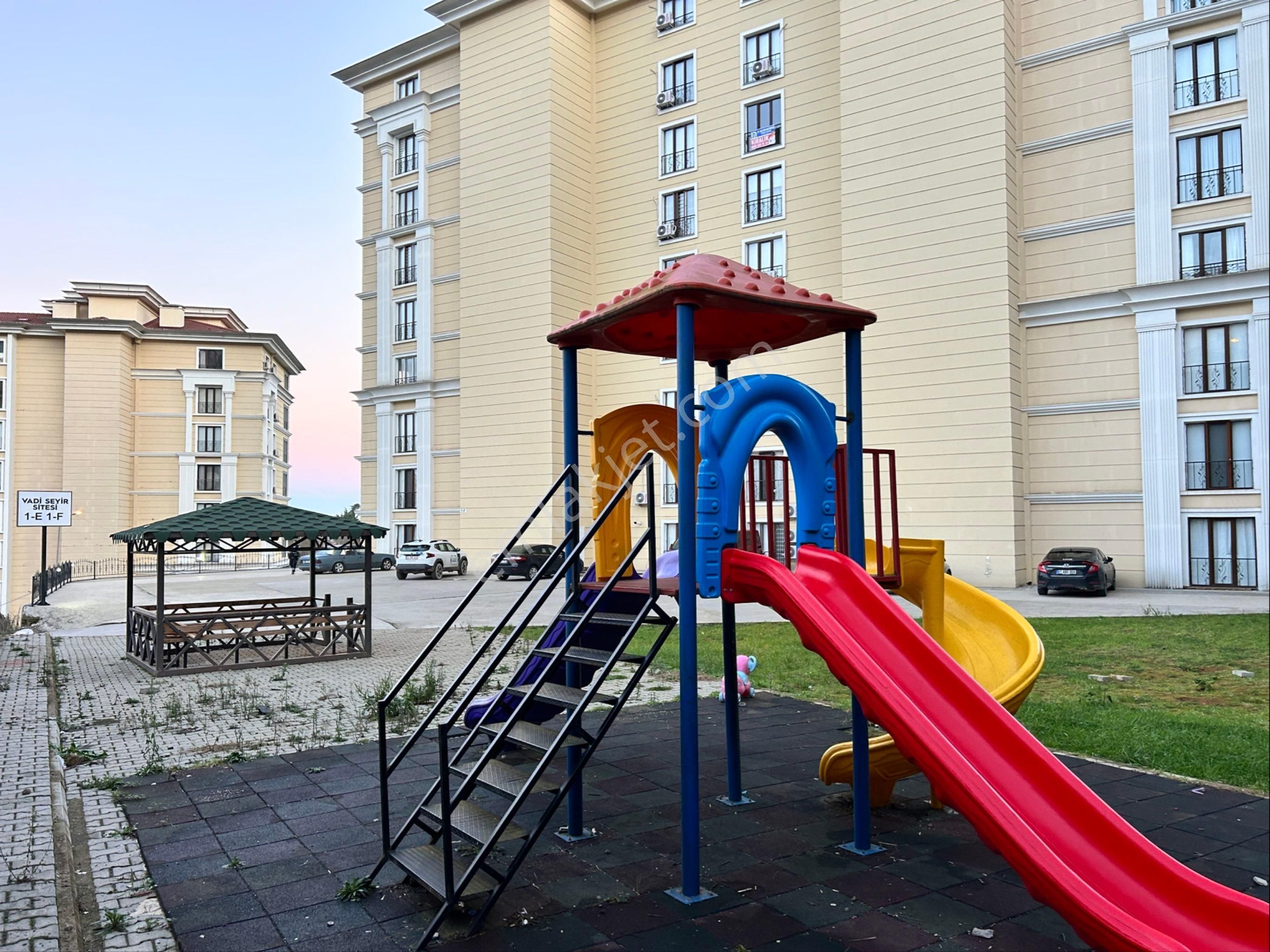 Trabzon Pelitlide Kiralık Daire /2+1 /138 M2 / Ebeveyn Banyolu