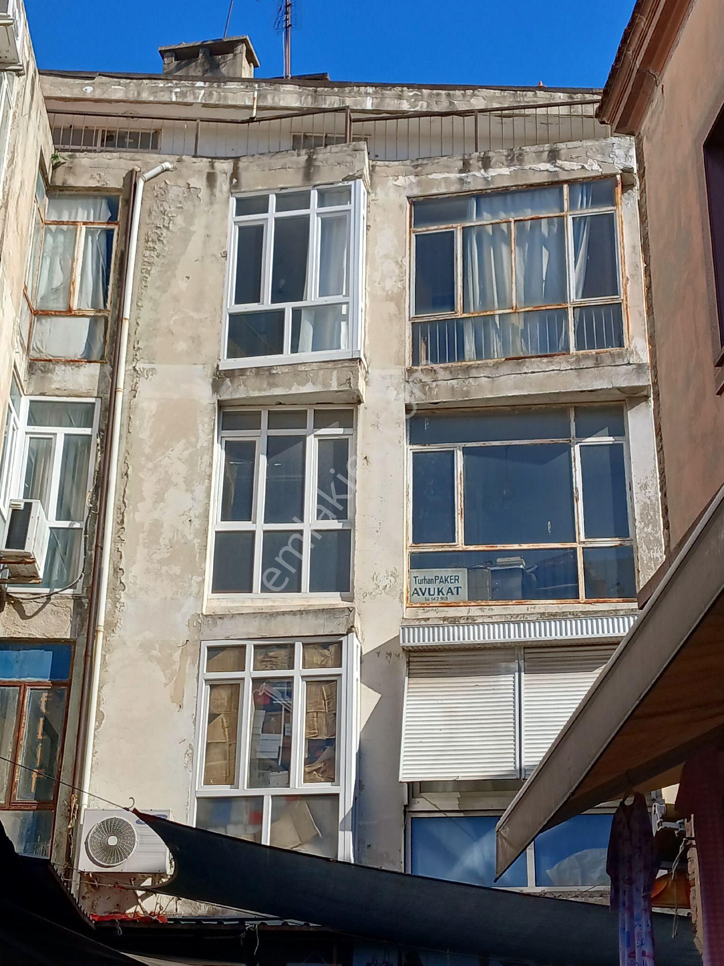 İzmir Konak Kemeraltıında Satılık Büro& Ofis