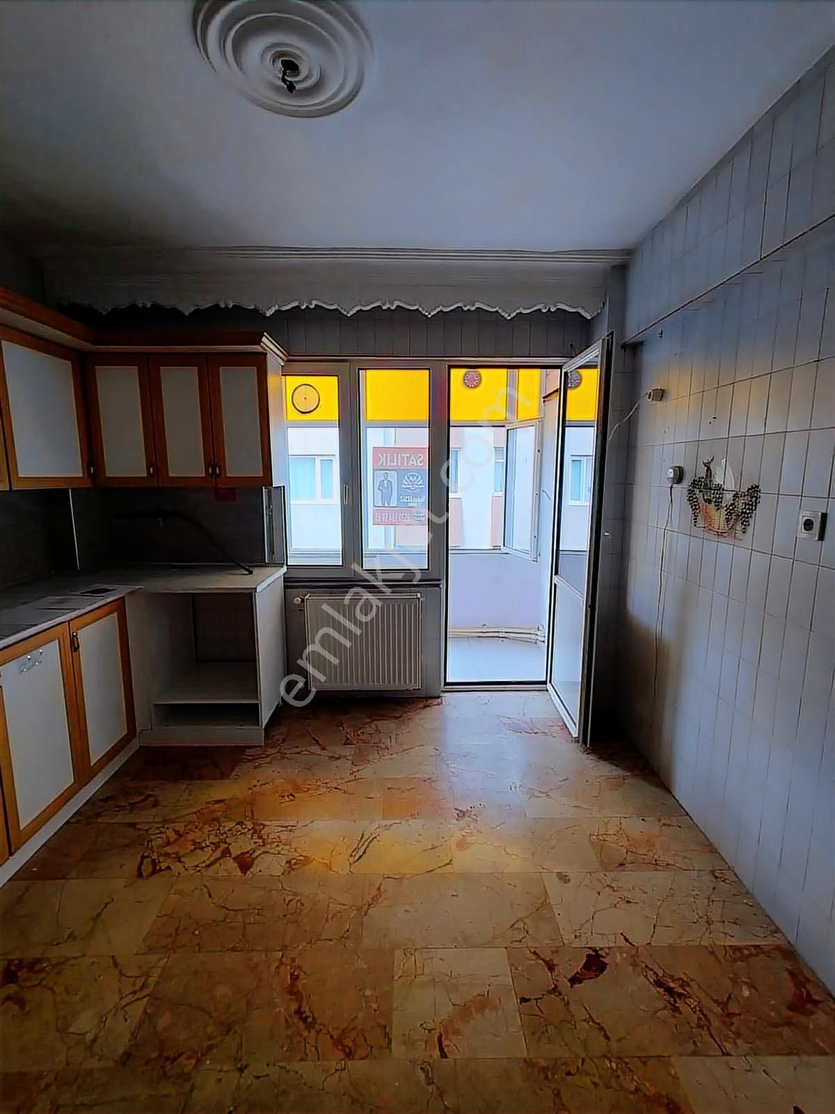 Kazımiye Mahallesinde 3+1 Geniş Kullanım Alanlı Kiralık Daire! - Görsel 15