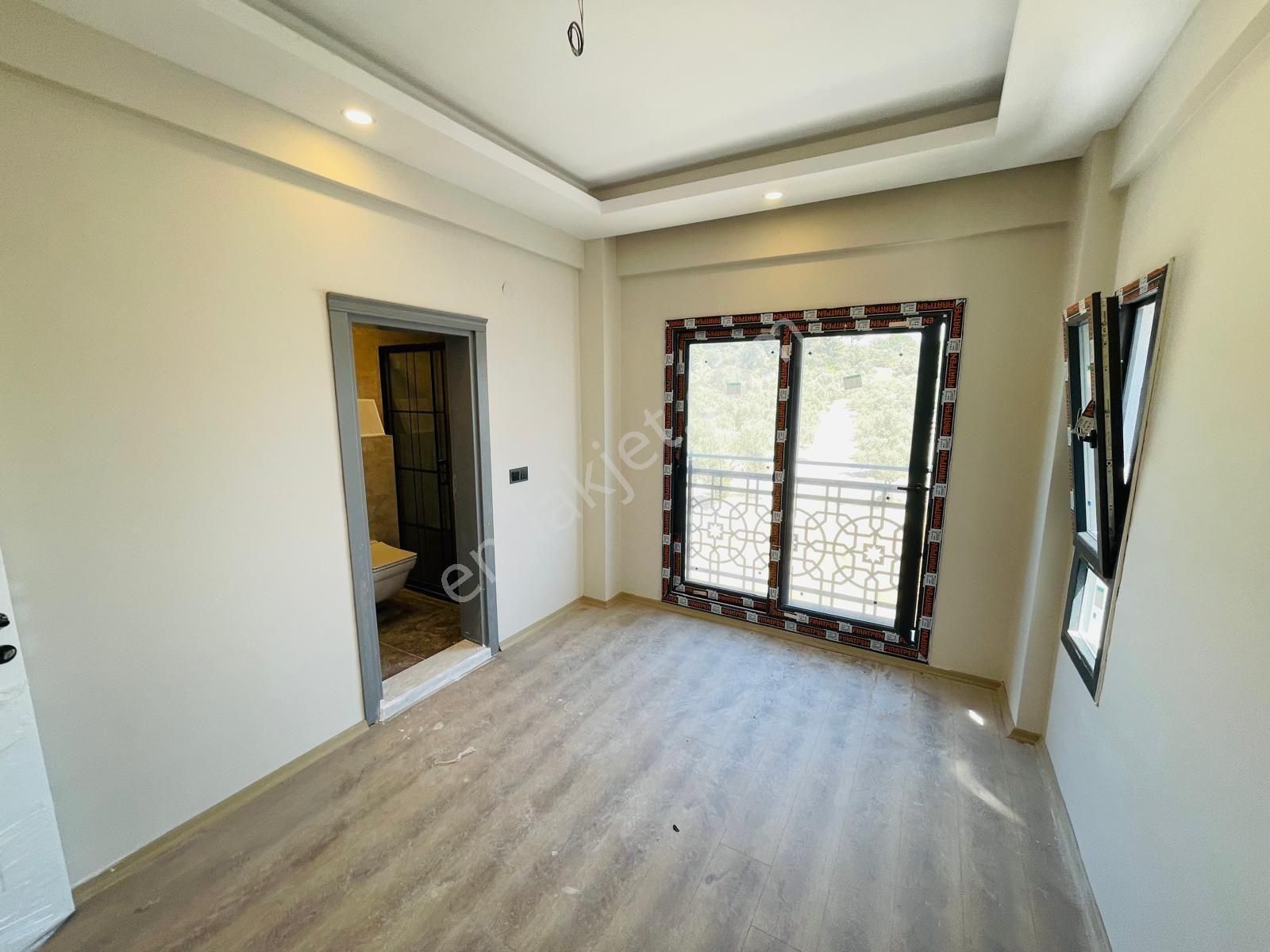 Kuşadası Otogar Arkası Çift Banyolu Satılık 2+1 Daire - Görsel 7