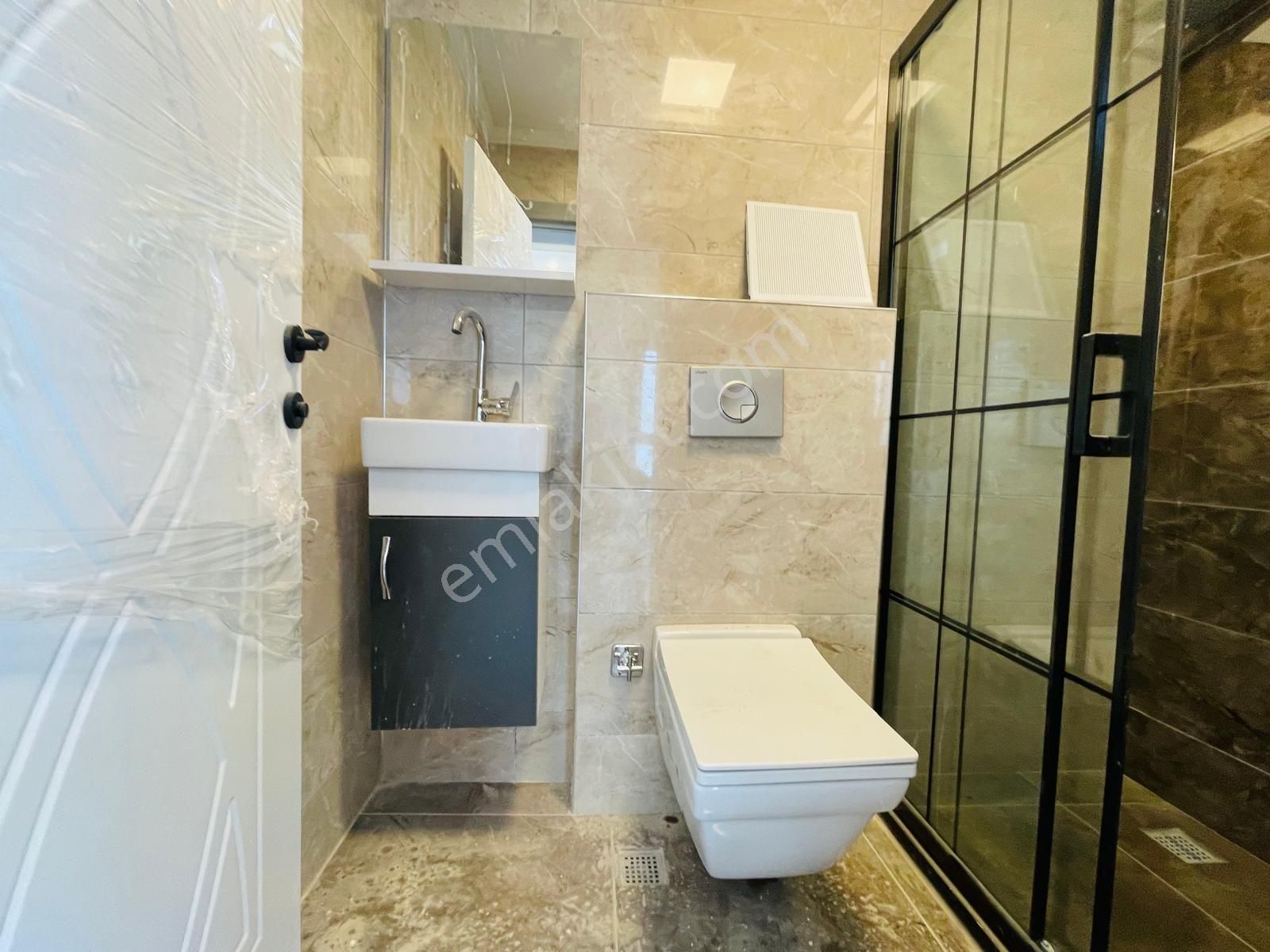 Kuşadası Otogar Arkası Çift Banyolu Satılık 2+1 Daire - Görsel 2