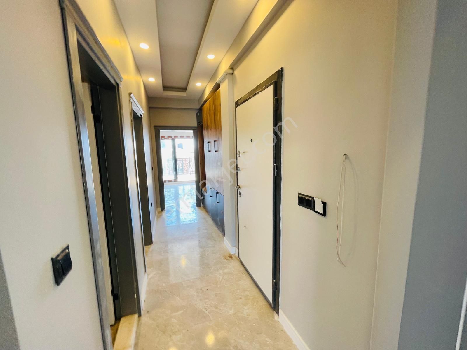 Kuşadası Otogar Arkası Çift Banyolu Satılık 2+1 Daire - Görsel 5