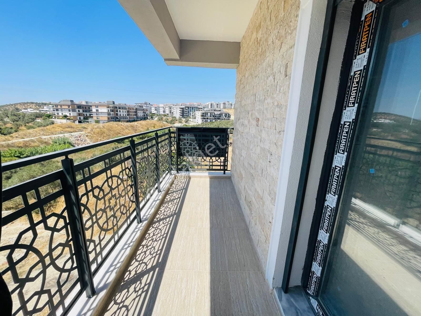 Kuşadası Otogar Arkası Çift Banyolu Satılık 2+1 Daire - Görsel 17