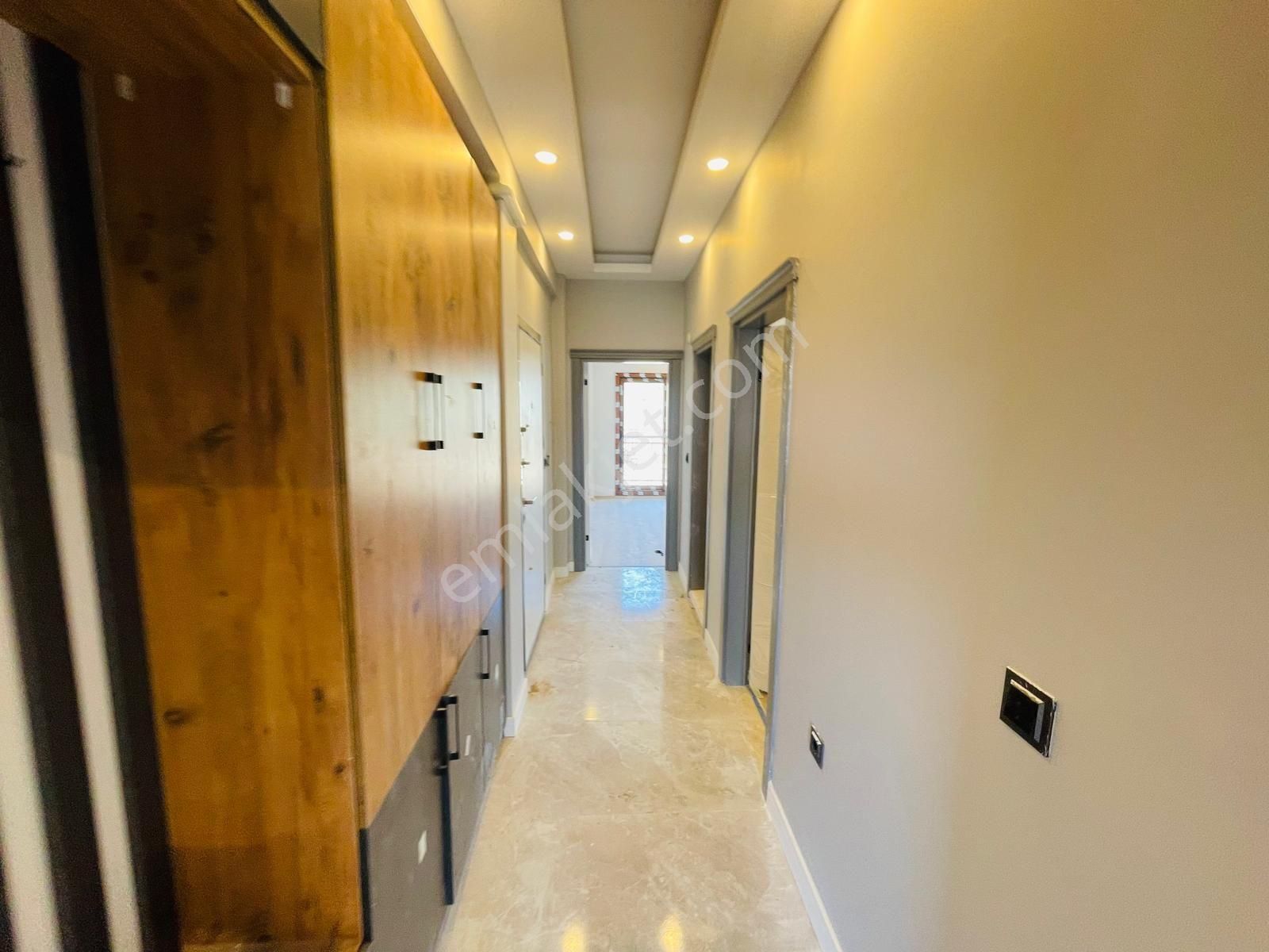 Kuşadası Otogar Arkası Çift Banyolu Satılık 2+1 Daire - Görsel 9