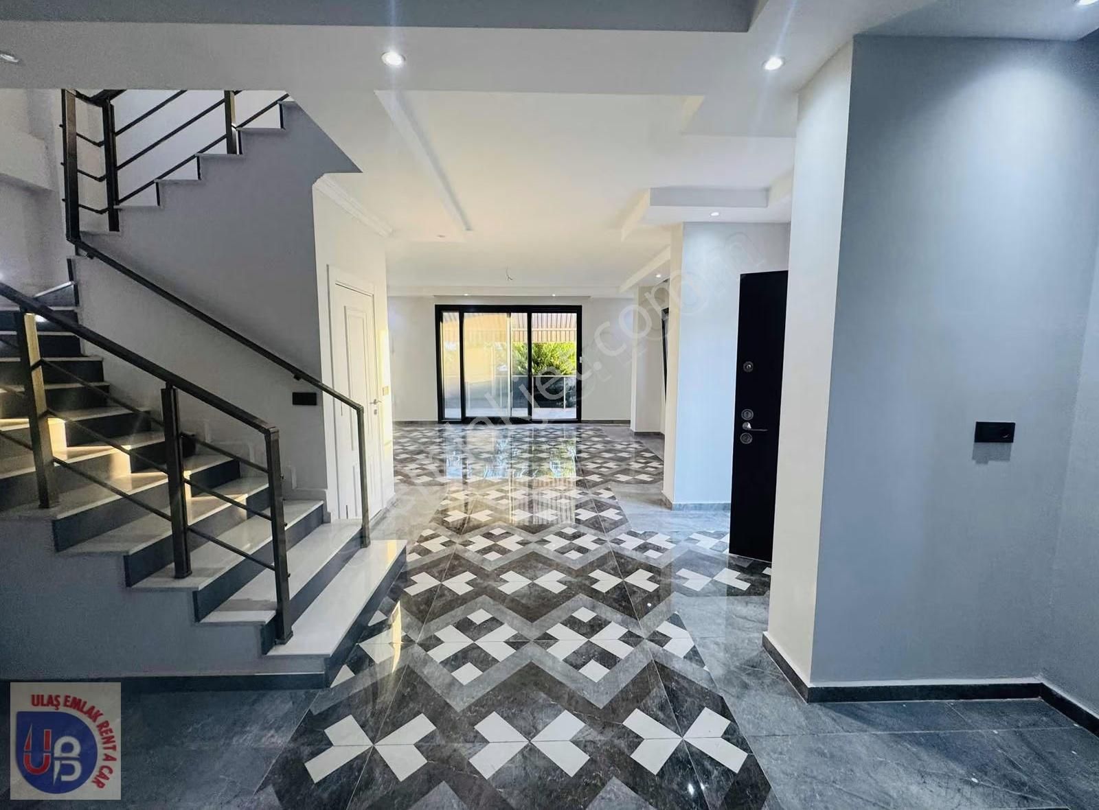 Didim Efeler Mahallesi'nde 4 + 1 Triplex Deniz Manzaralı Villa - Görsel 17