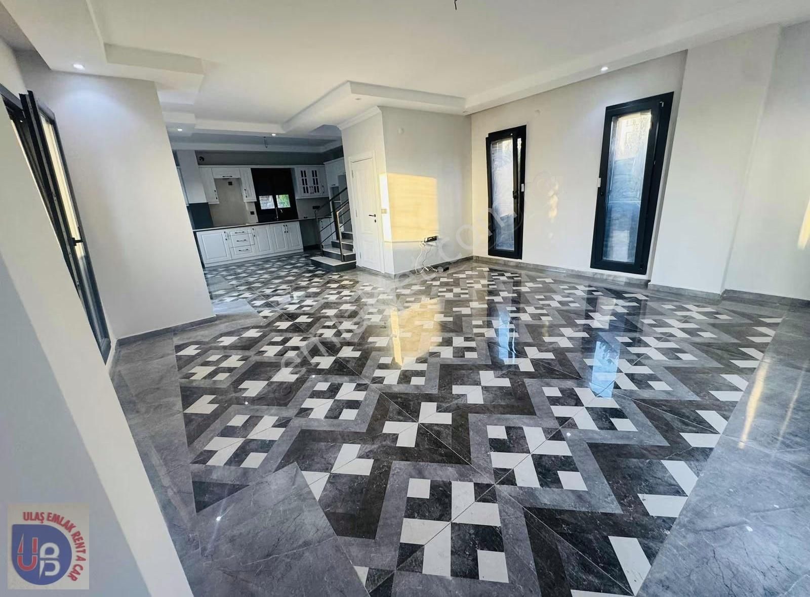 Didim Efeler Mahallesi'nde 4 + 1 Triplex Deniz Manzaralı Villa - Görsel 12