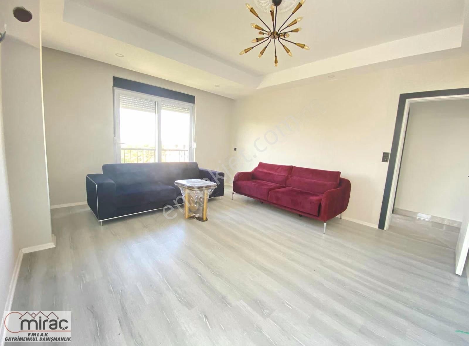 Lüks Site İçerisinde Havuzlu Ara Kat 3+1 Geniş Ve Ferah Daire