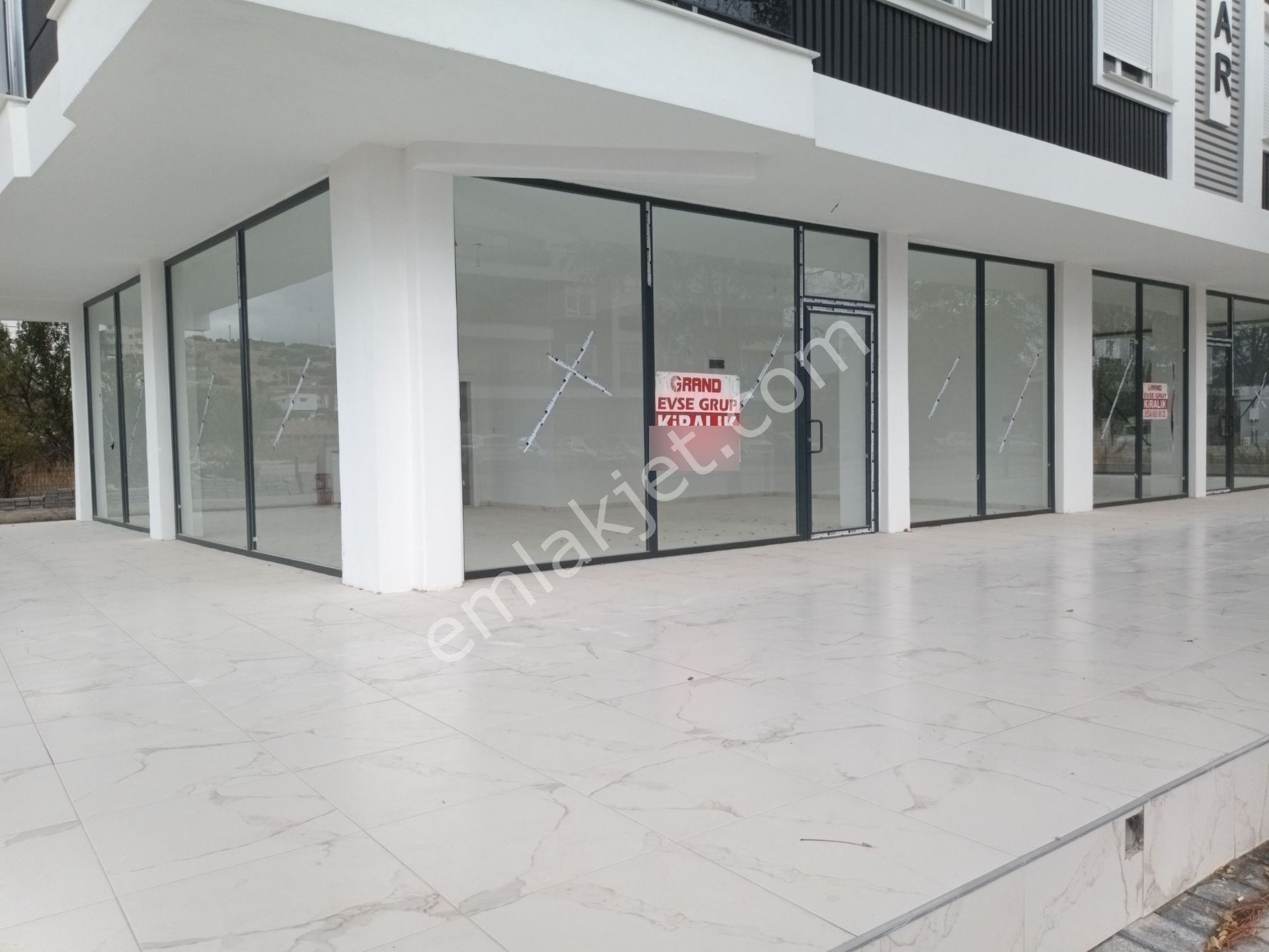 Yenimahalle Anayol Üstü Köşe Başı Dükkan