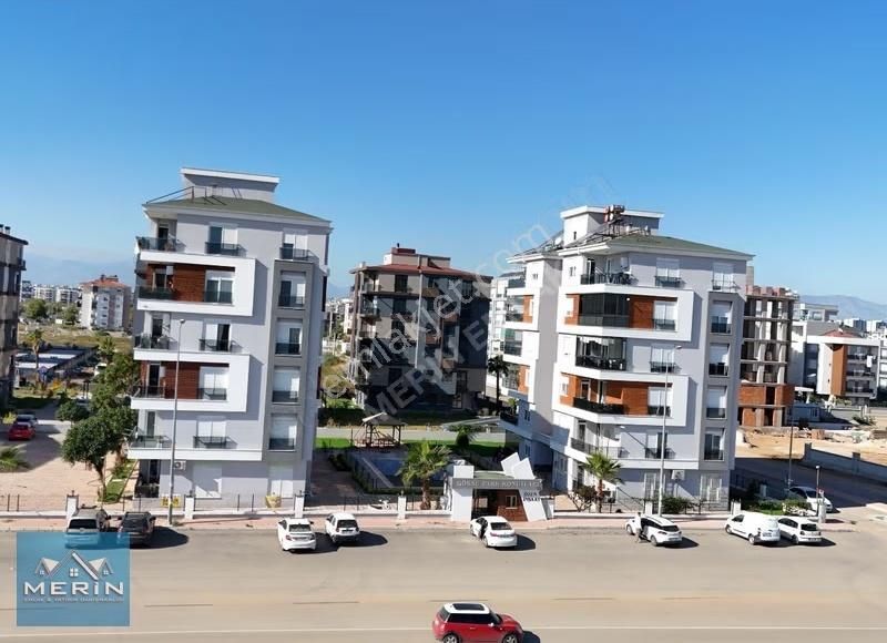 Göksu'da Havuzlu Site'de Satılık 2+1 Asansörlü Lüx Daire