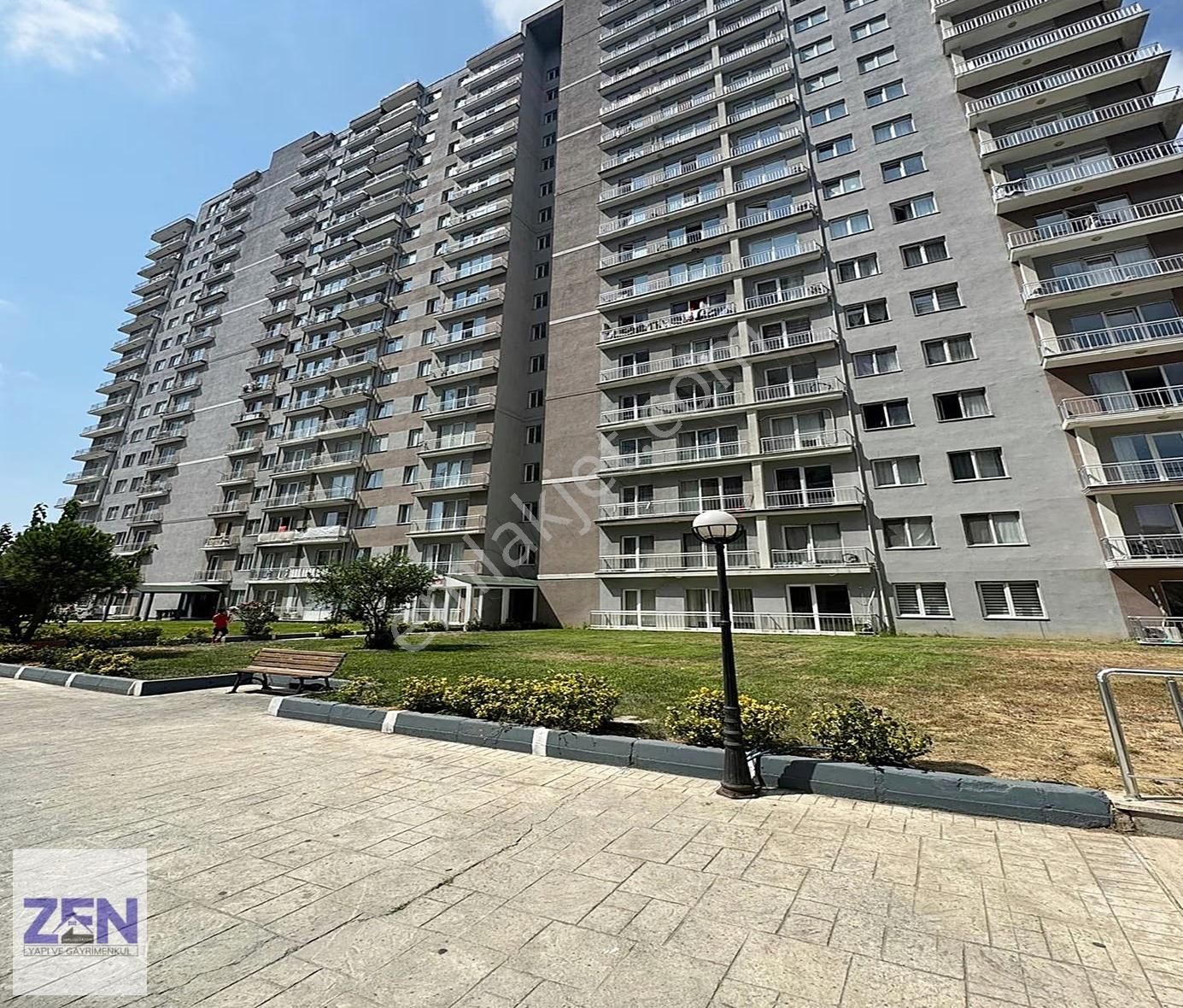 Cumhuriyet'te Site İçinde Havuzlu Otoparklı 2+1 Satılık Daire - Görsel 24