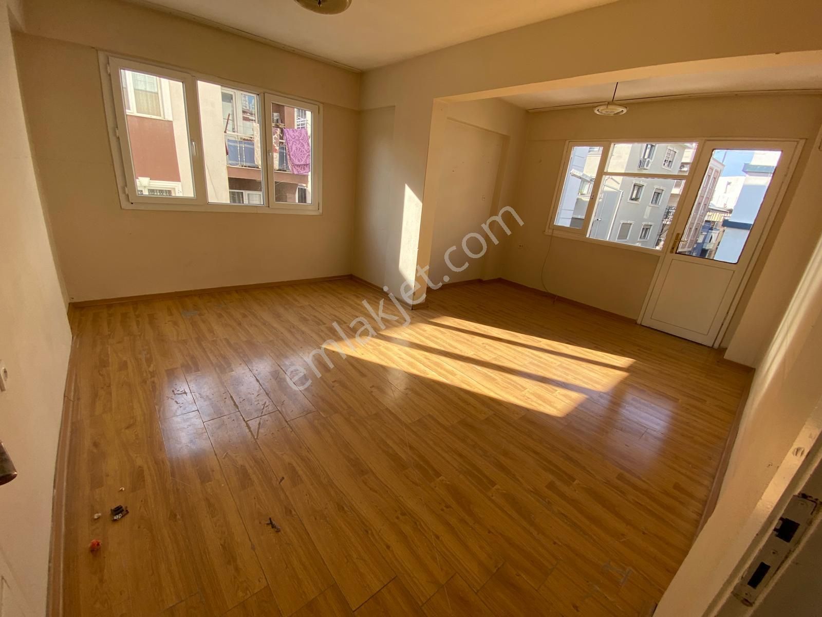 Çiğli Anadolu Caddesinde Kiralık 3+1 Daire - Görsel 2