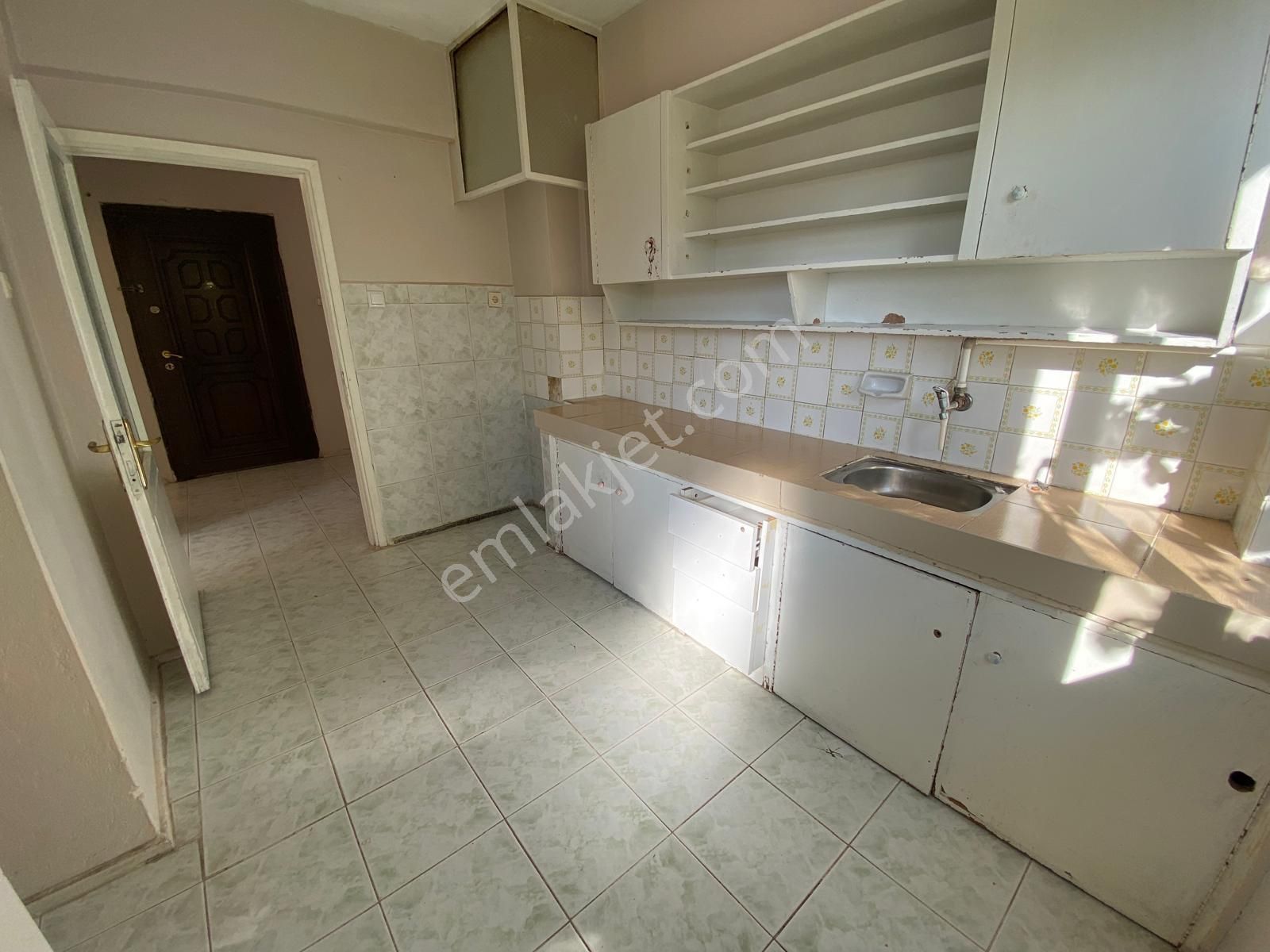 Çiğli Anadolu Caddesinde Kiralık 3+1 Daire - Görsel 9