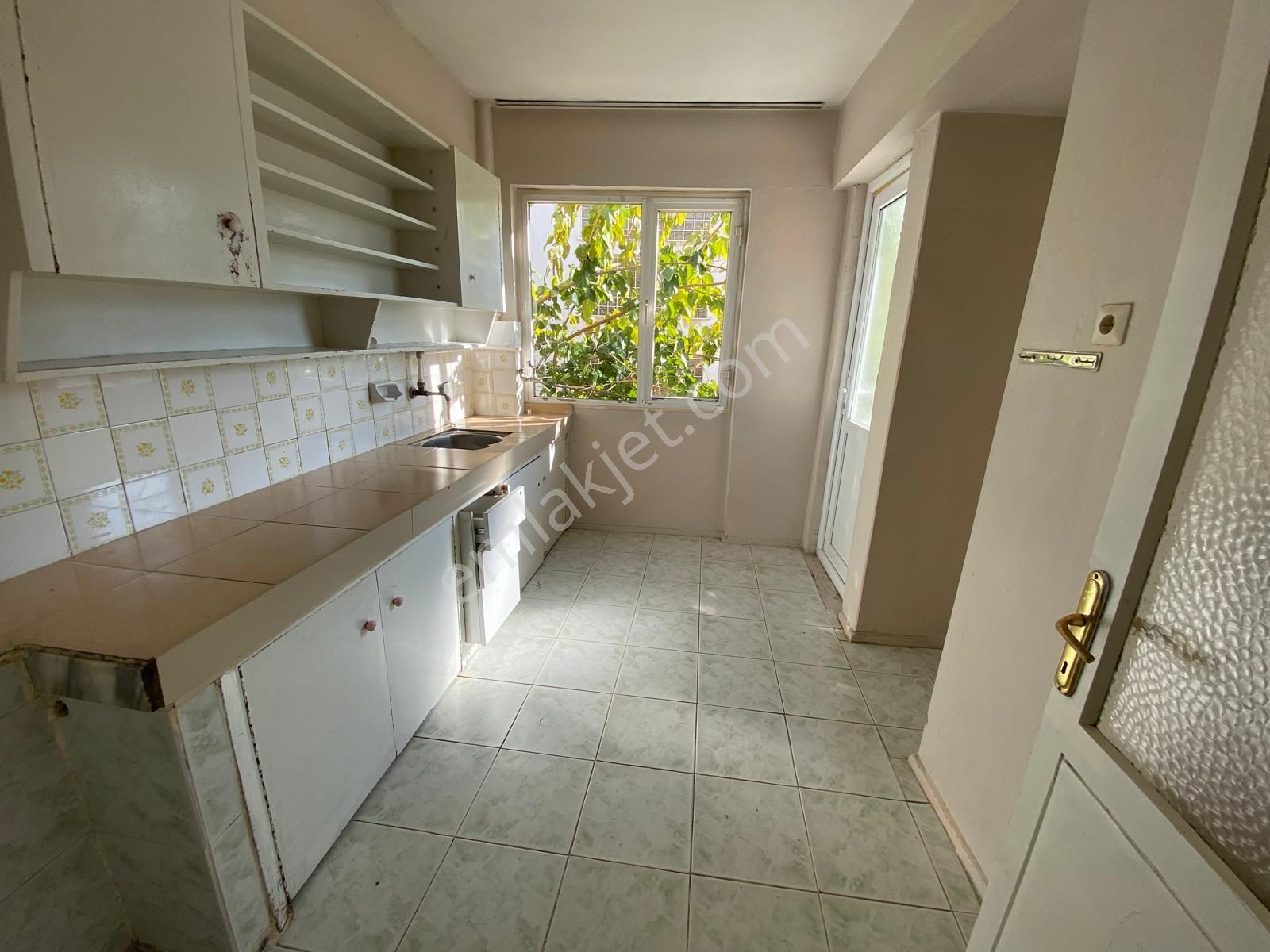 Çiğli Anadolu Caddesinde Kiralık 3+1 Daire - Görsel 8