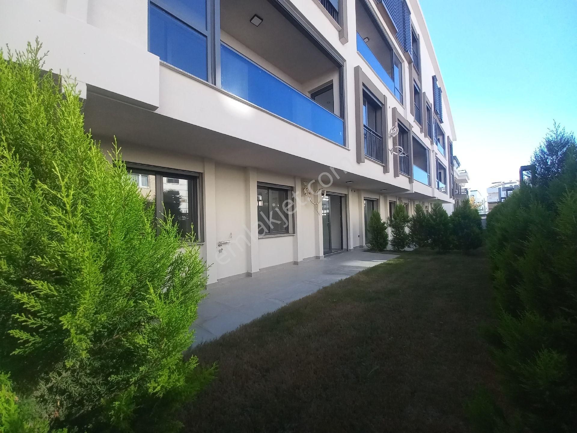 Didim Merkezde Havuzlu Sitede Satılık Müstakil Bahçeli Satılık 2+1 Daire