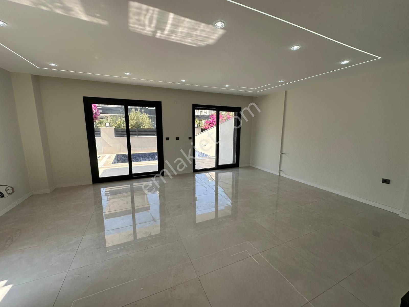 Didim Efelerde 4+1 Havuzlu Villa - Görsel 8