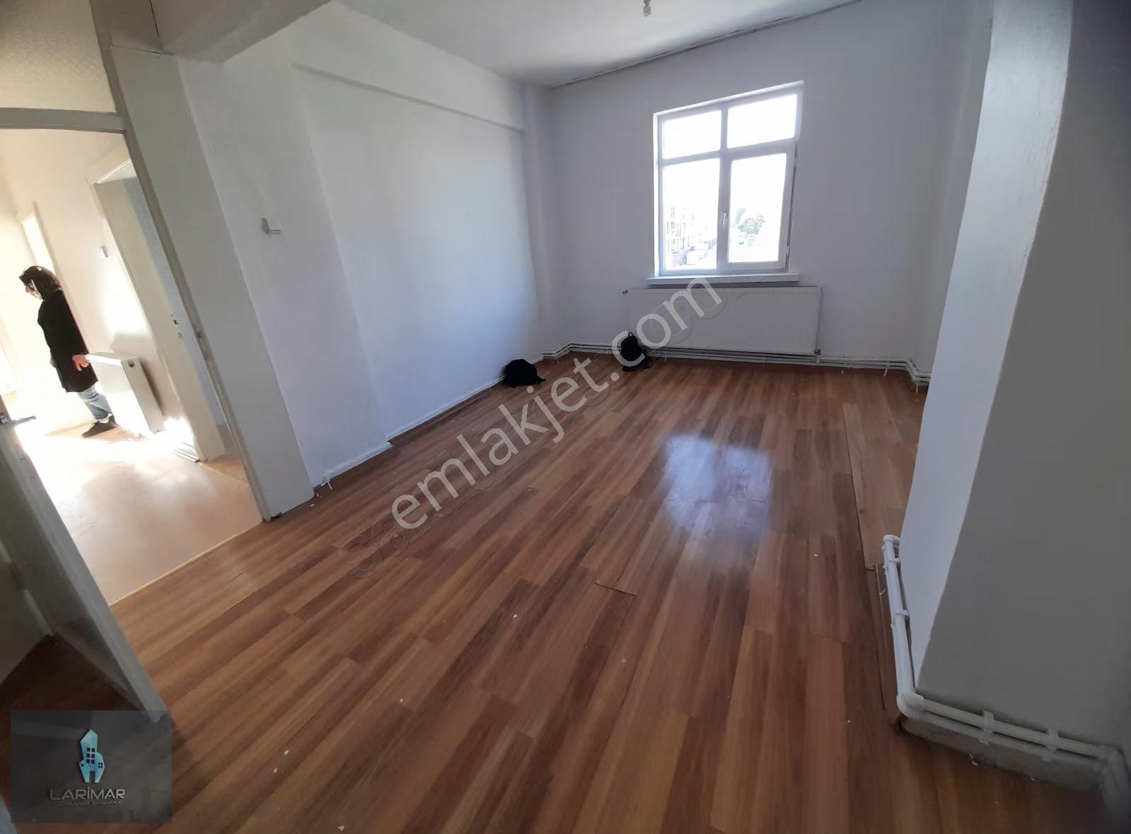 Larimar Gayrimenkulden Stadyumun Karsısında Satılık 2+1 Daire - Görsel 2