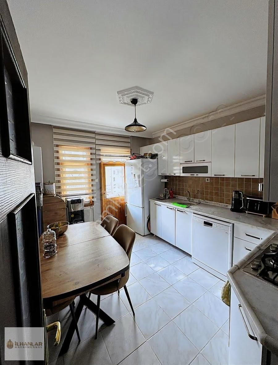 Avvalı Mah.metro Ring Yakını Sitede Ara Katta 3+1 Satılık Daire - Görsel 8