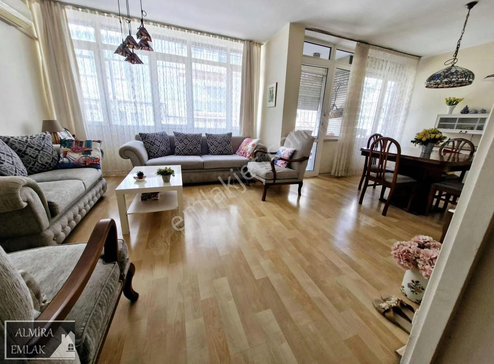 Üçyol Meydan Metro Yakını 2+1 95m2 Ara Kat Çift Cepheli