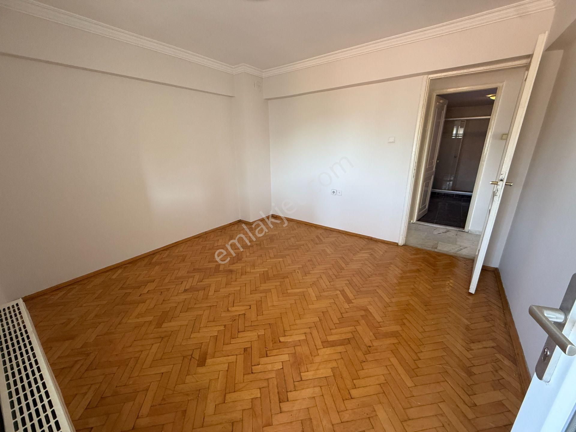 Bostanlı Satılık 3+1 Daire Ara Kat Önü Açık Çift Cephe Boş - Görsel 20