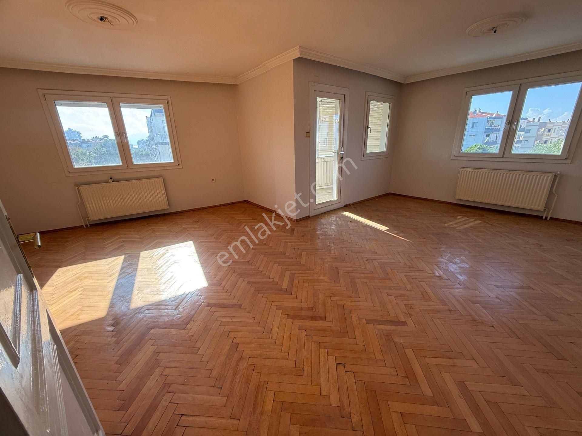 Bostanlı Satılık 3+1 Daire Ara Kat Önü Açık Çift Cephe Boş - Görsel 5