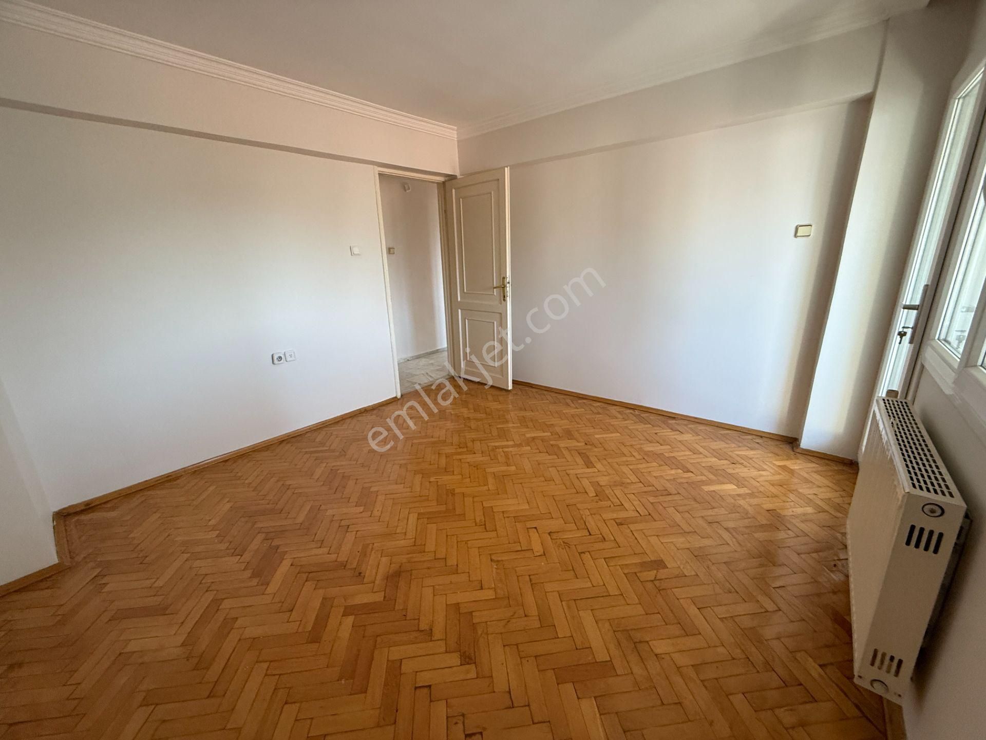 Bostanlı Satılık 3+1 Daire Ara Kat Önü Açık Çift Cephe Boş - Görsel 19