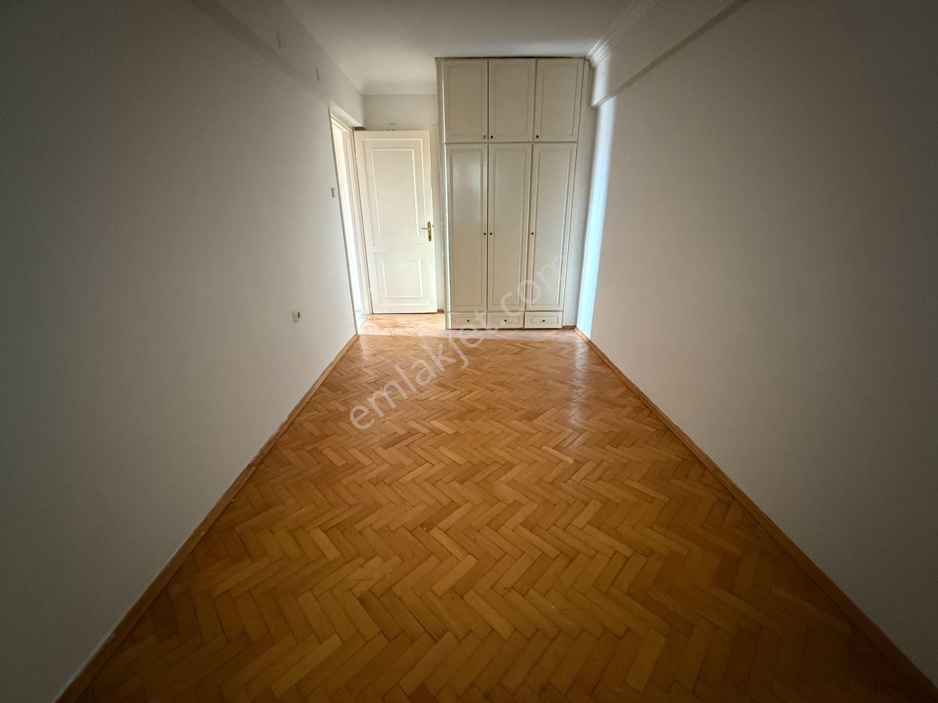 Bostanlı Satılık 3+1 Daire Ara Kat Önü Açık Çift Cephe Boş - Görsel 25