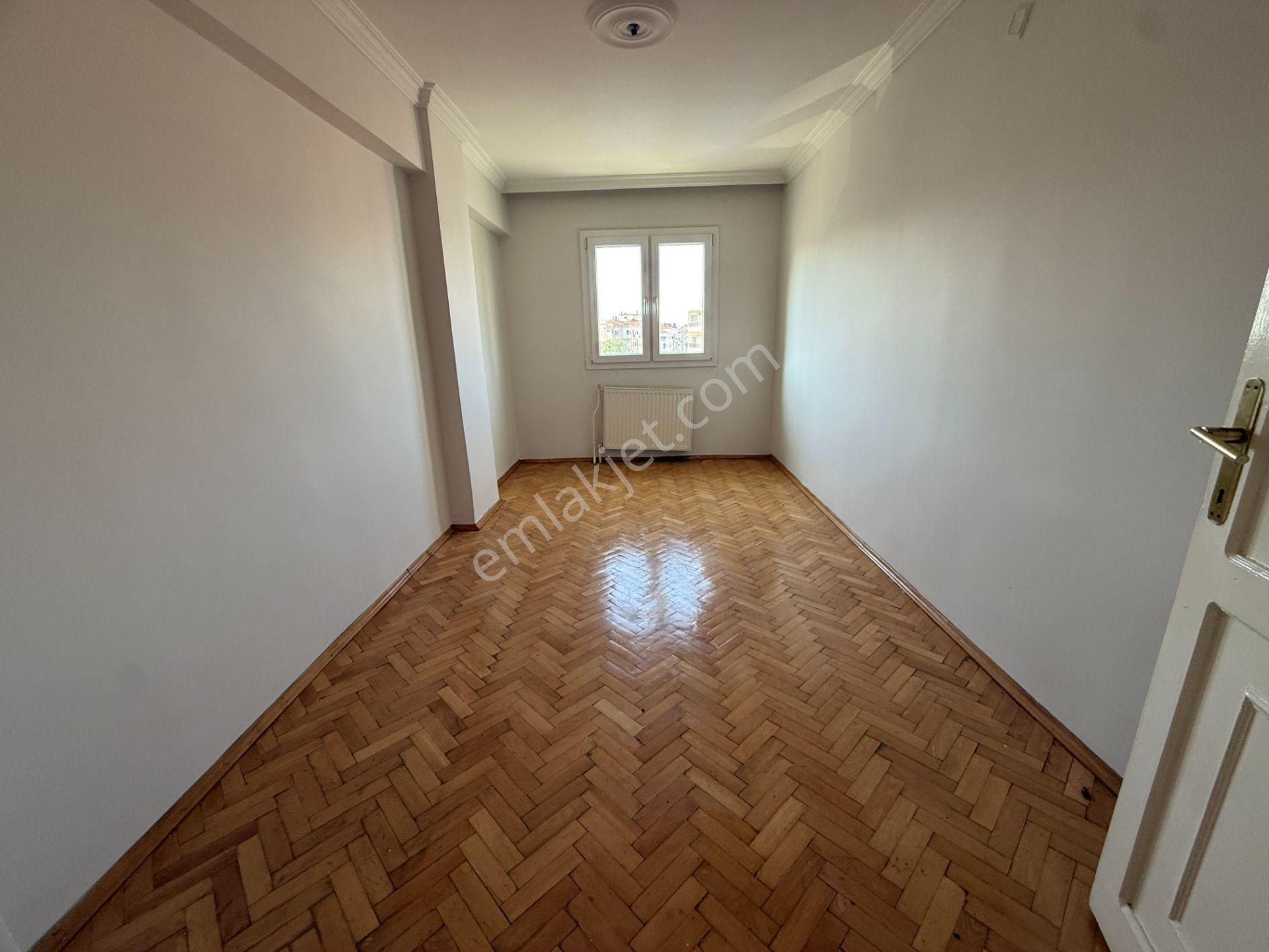 Bostanlı Satılık 3+1 Daire Ara Kat Önü Açık Çift Cephe Boş - Görsel 22