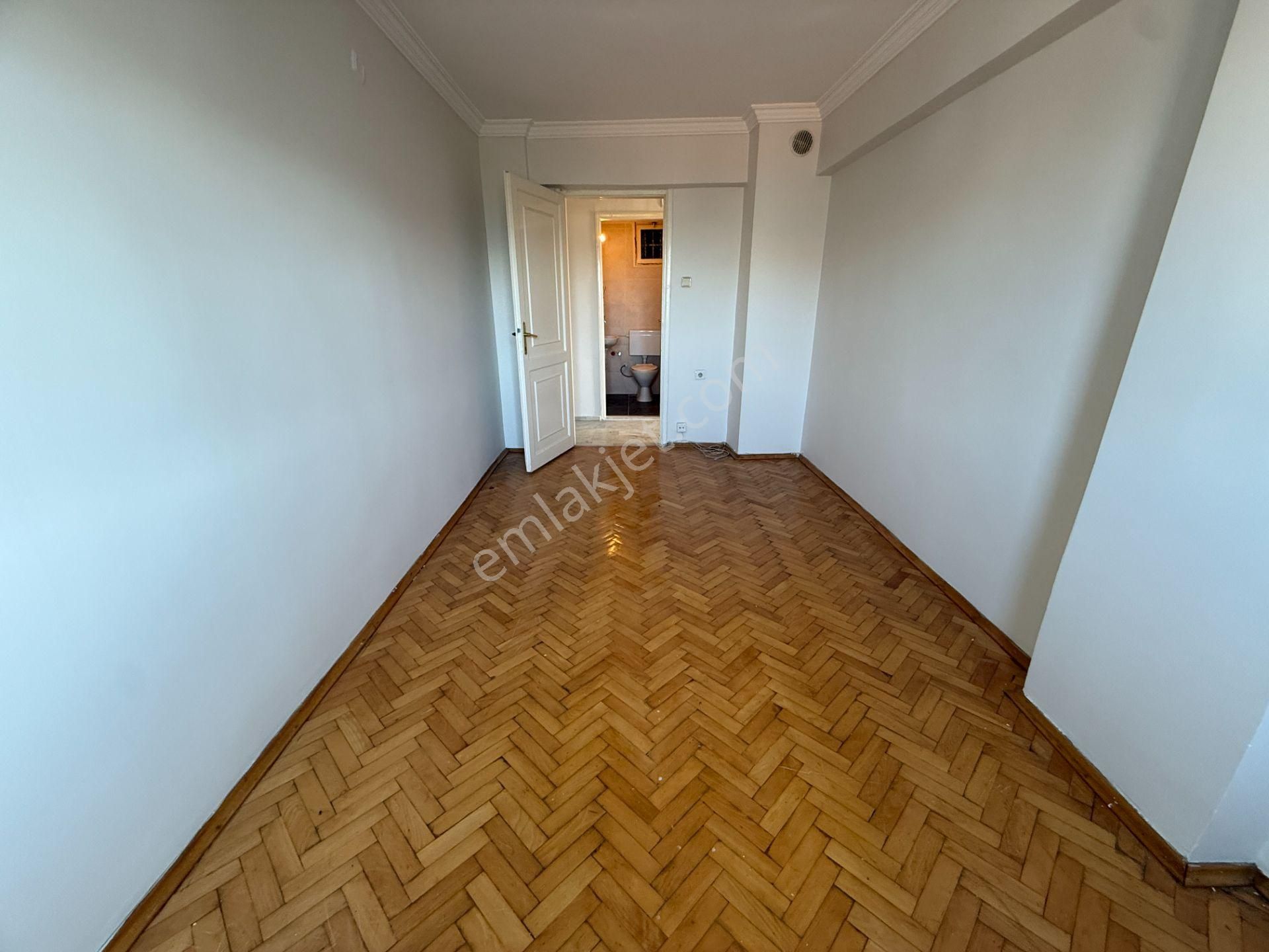 Bostanlı Satılık 3+1 Daire Ara Kat Önü Açık Çift Cephe Boş - Görsel 23