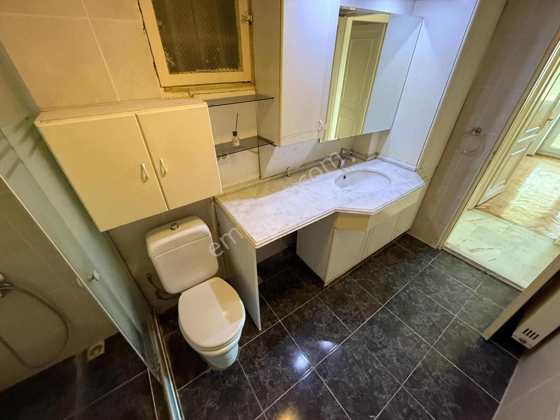 Bostanlı Satılık 3+1 Daire Ara Kat Önü Açık Çift Cephe Boş - Görsel 16