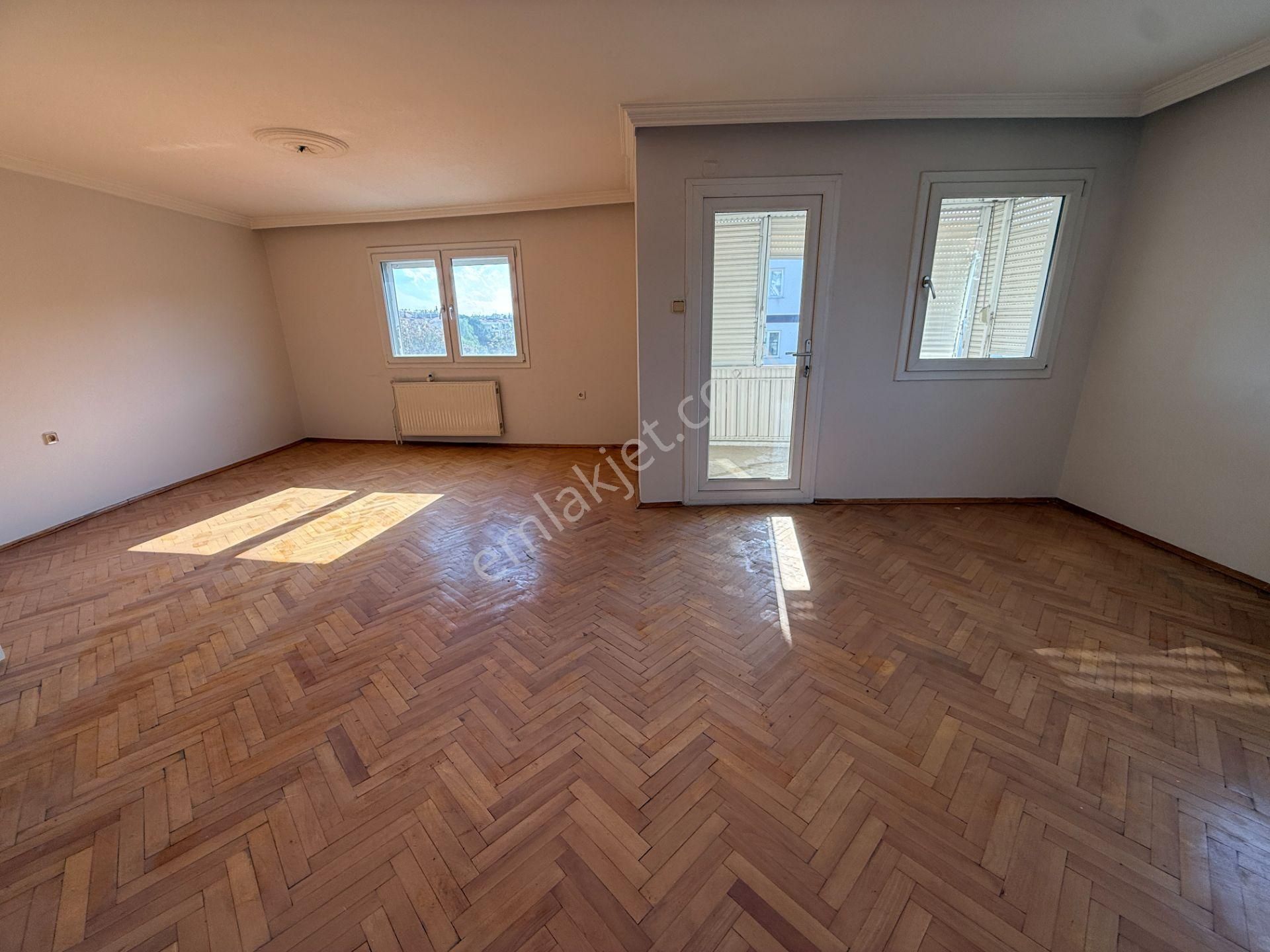 Bostanlı Satılık 3+1 Daire Ara Kat Önü Açık Çift Cephe Boş - Görsel 8