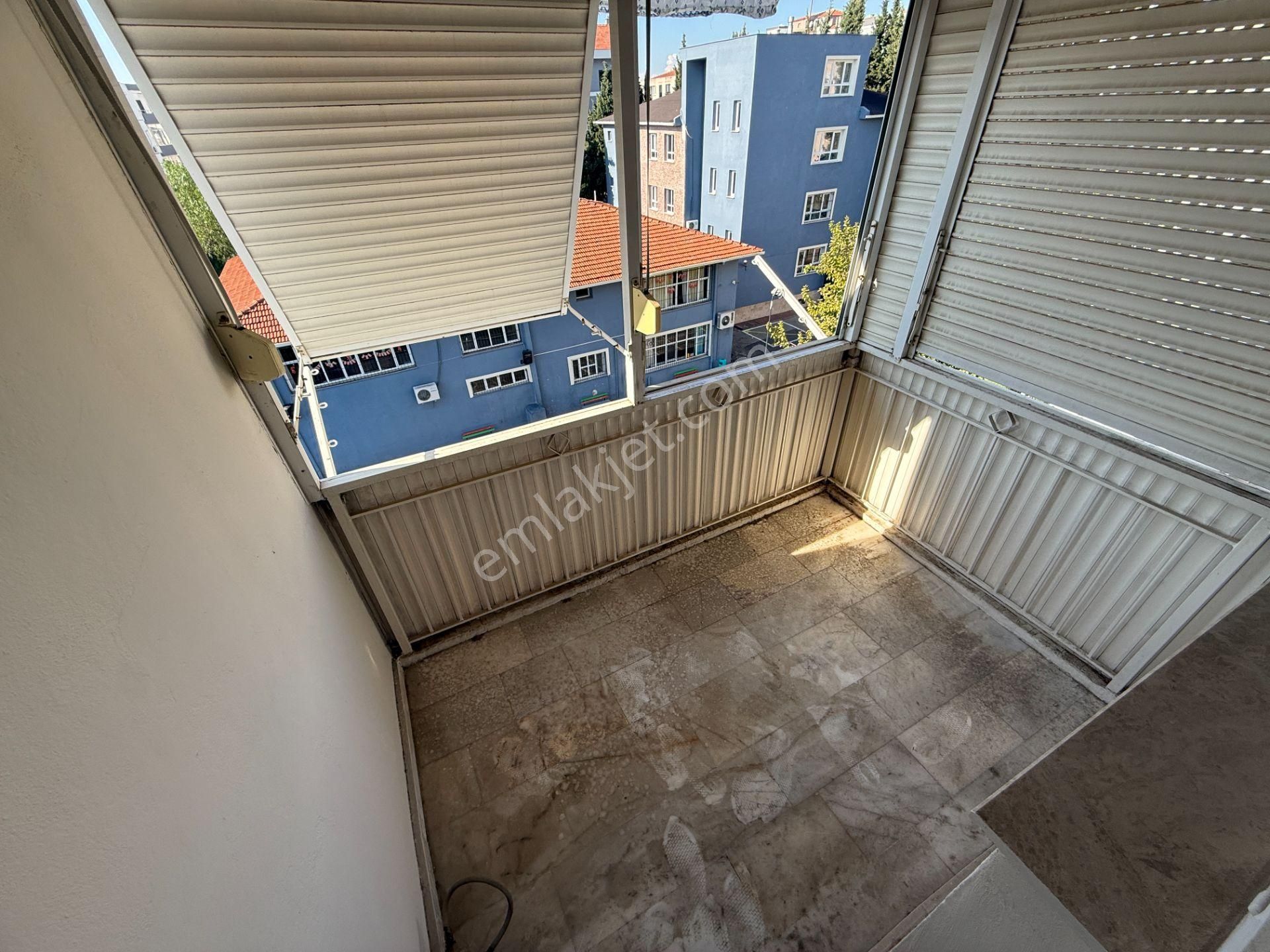 Bostanlı Satılık 3+1 Daire Ara Kat Önü Açık Çift Cephe Boş - Görsel 21