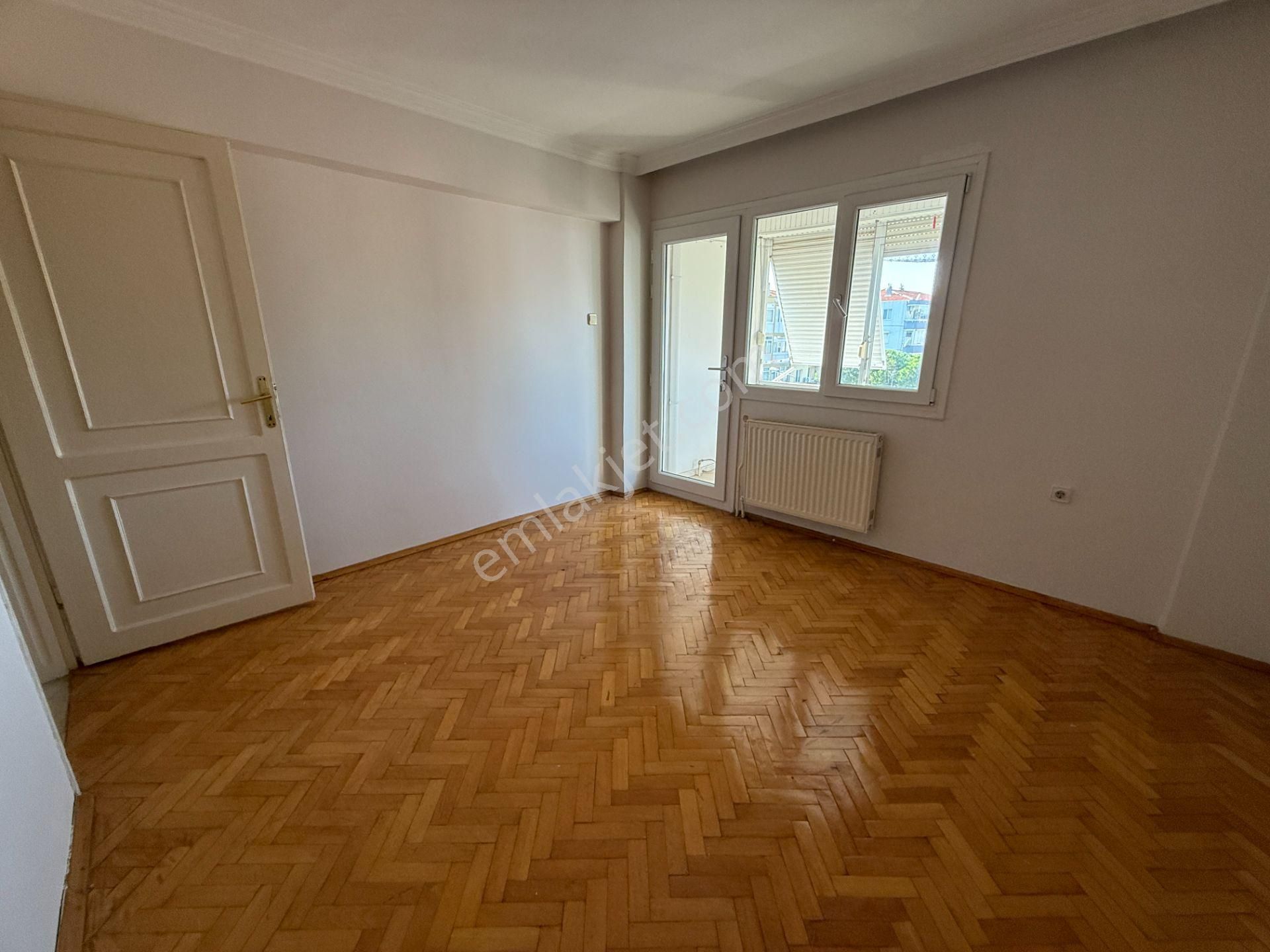 Bostanlı Satılık 3+1 Daire Ara Kat Önü Açık Çift Cephe Boş - Görsel 18